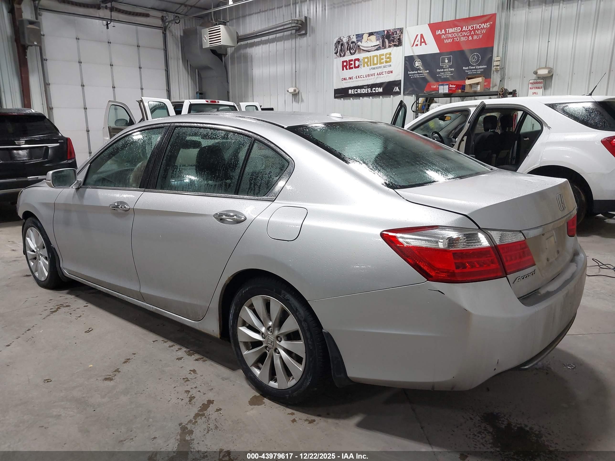 2013 Honda Accord Sdn Ex-l Silver vin: 1HGCR2F8XDA172310