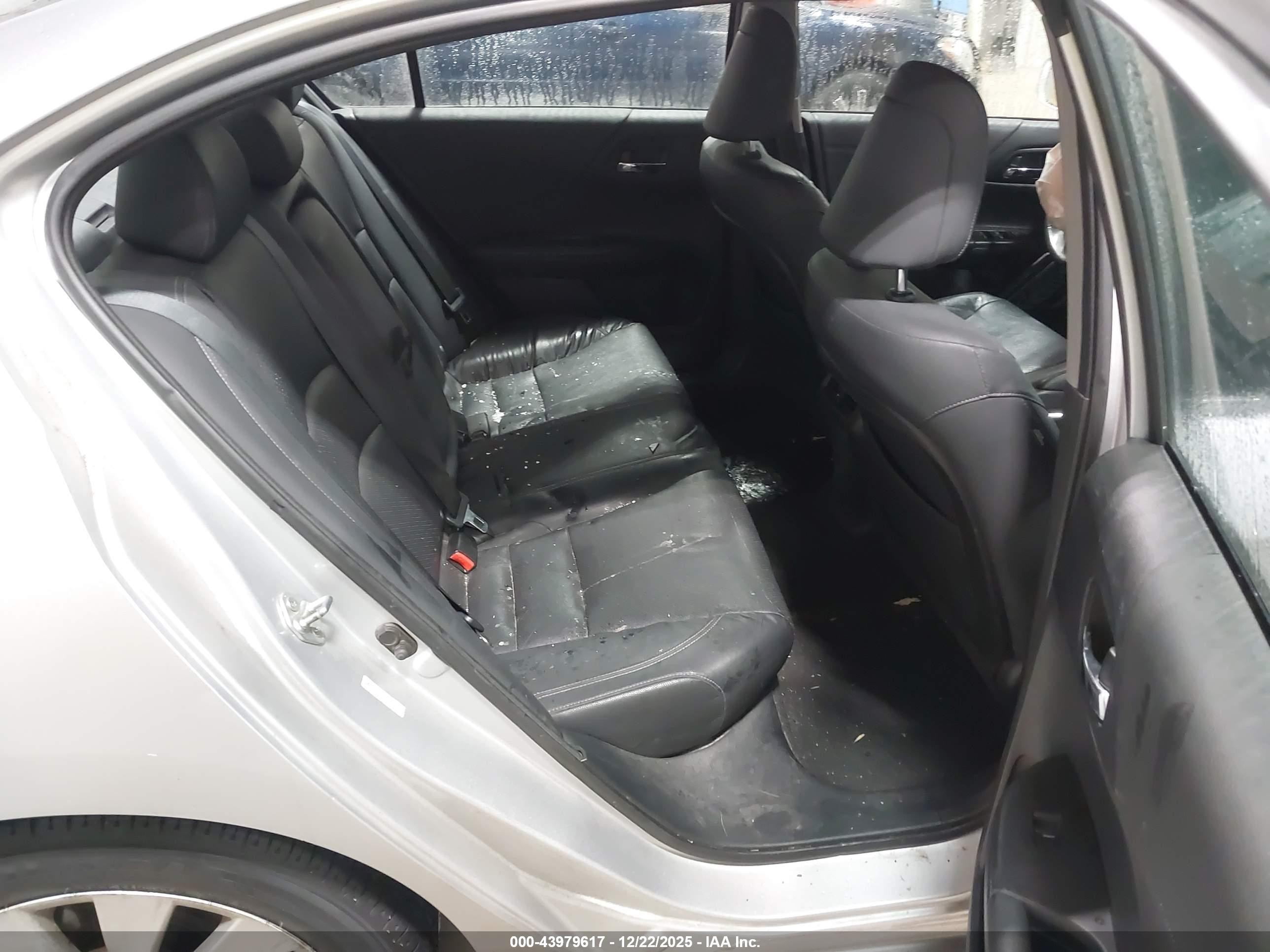 2013 Honda Accord Sdn Ex-l Silver vin: 1HGCR2F8XDA172310