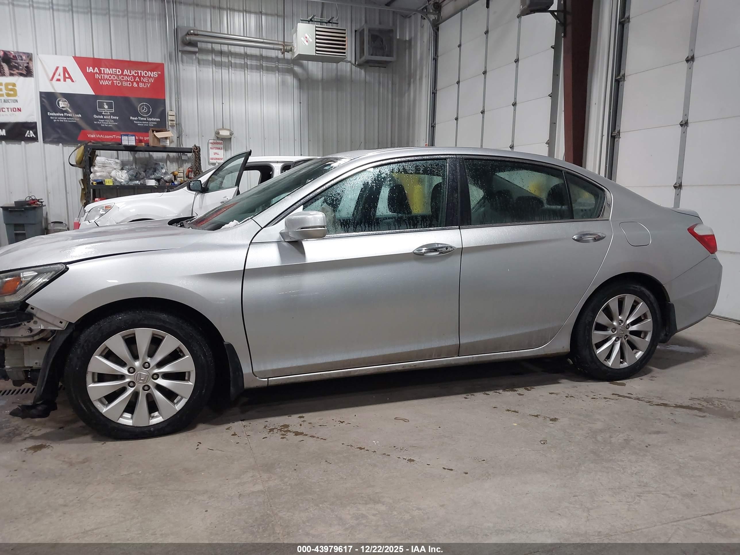 2013 Honda Accord Sdn Ex-l Silver vin: 1HGCR2F8XDA172310