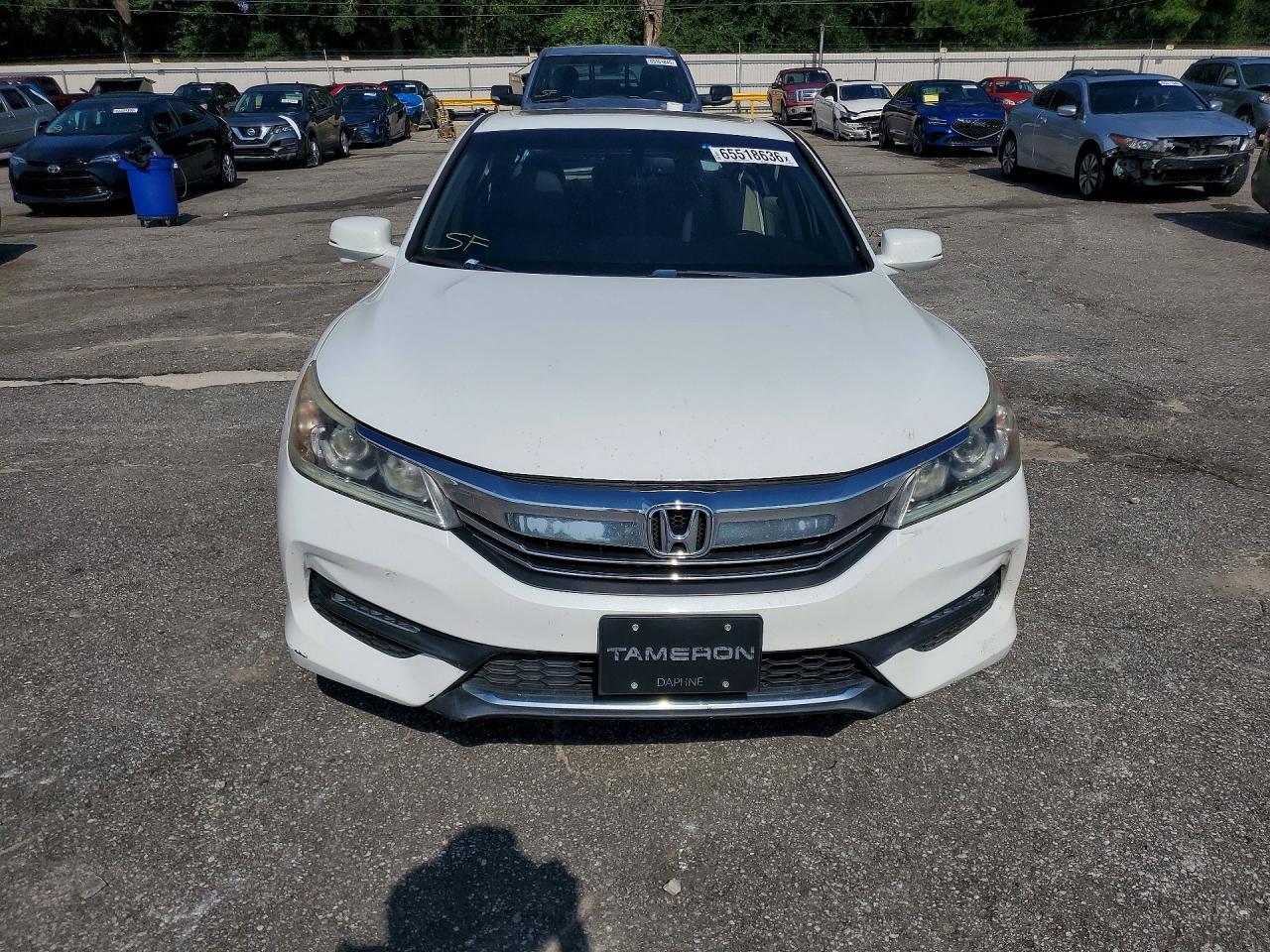2017 Honda Accord Exl White vin: 1HGCR2F8XHA239588