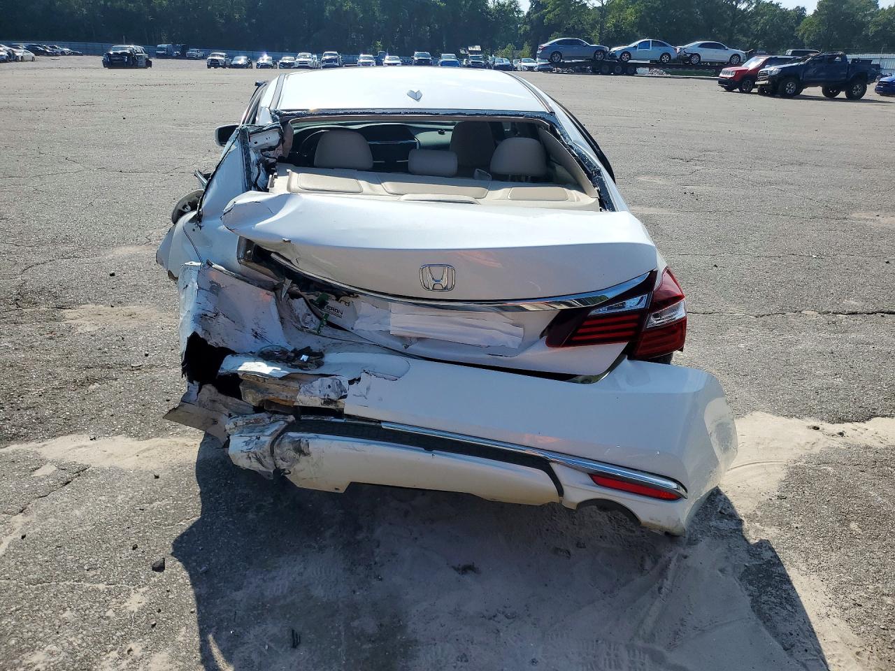 2017 Honda Accord Exl White vin: 1HGCR2F8XHA239588