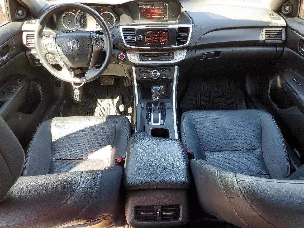 2015 Honda Accord Touring Red vin: 1HGCR2F95FA809910