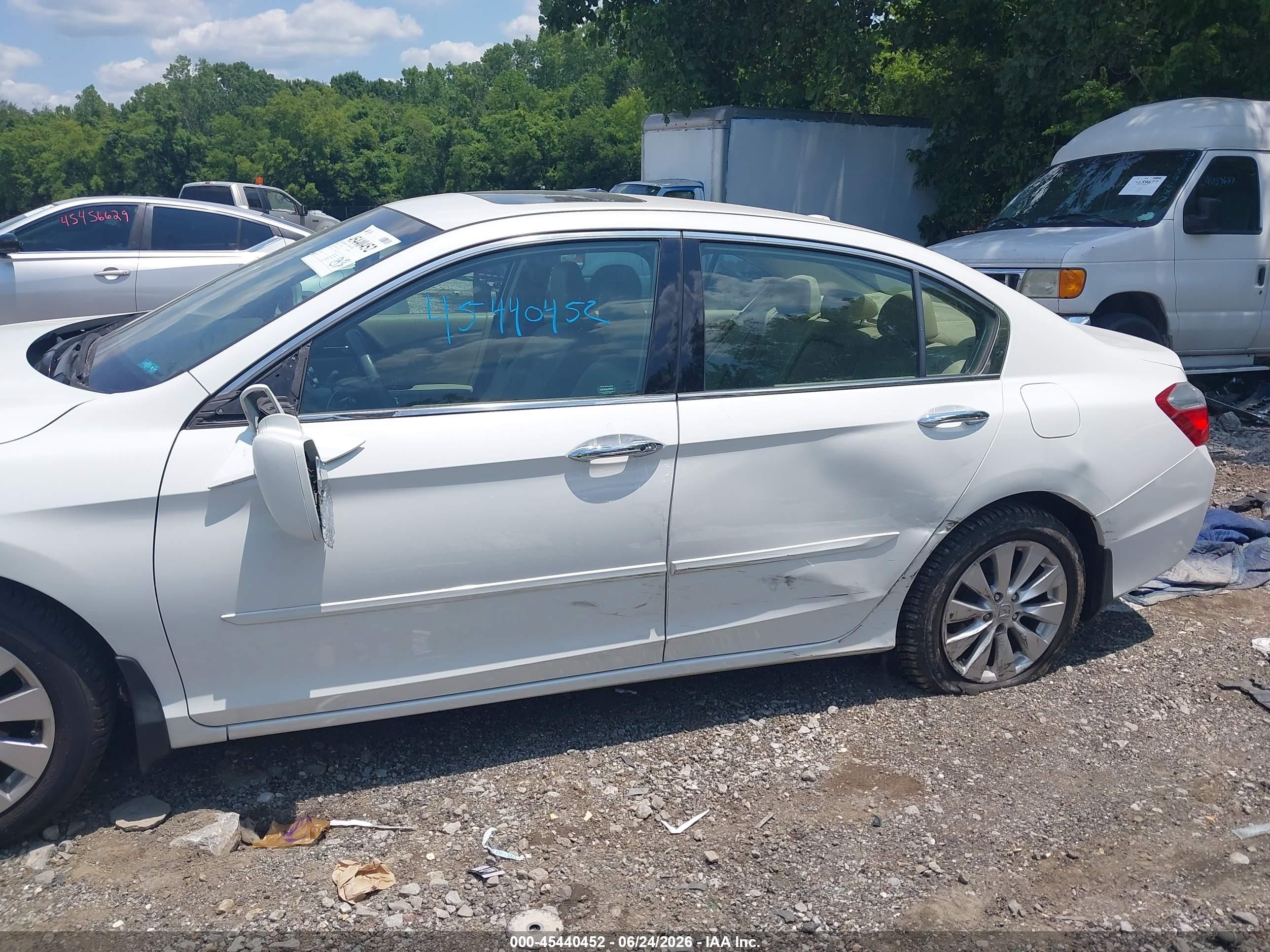 2013 Honda Accord Ex-l V-6 White vin: 1HGCR3F80DA017500
