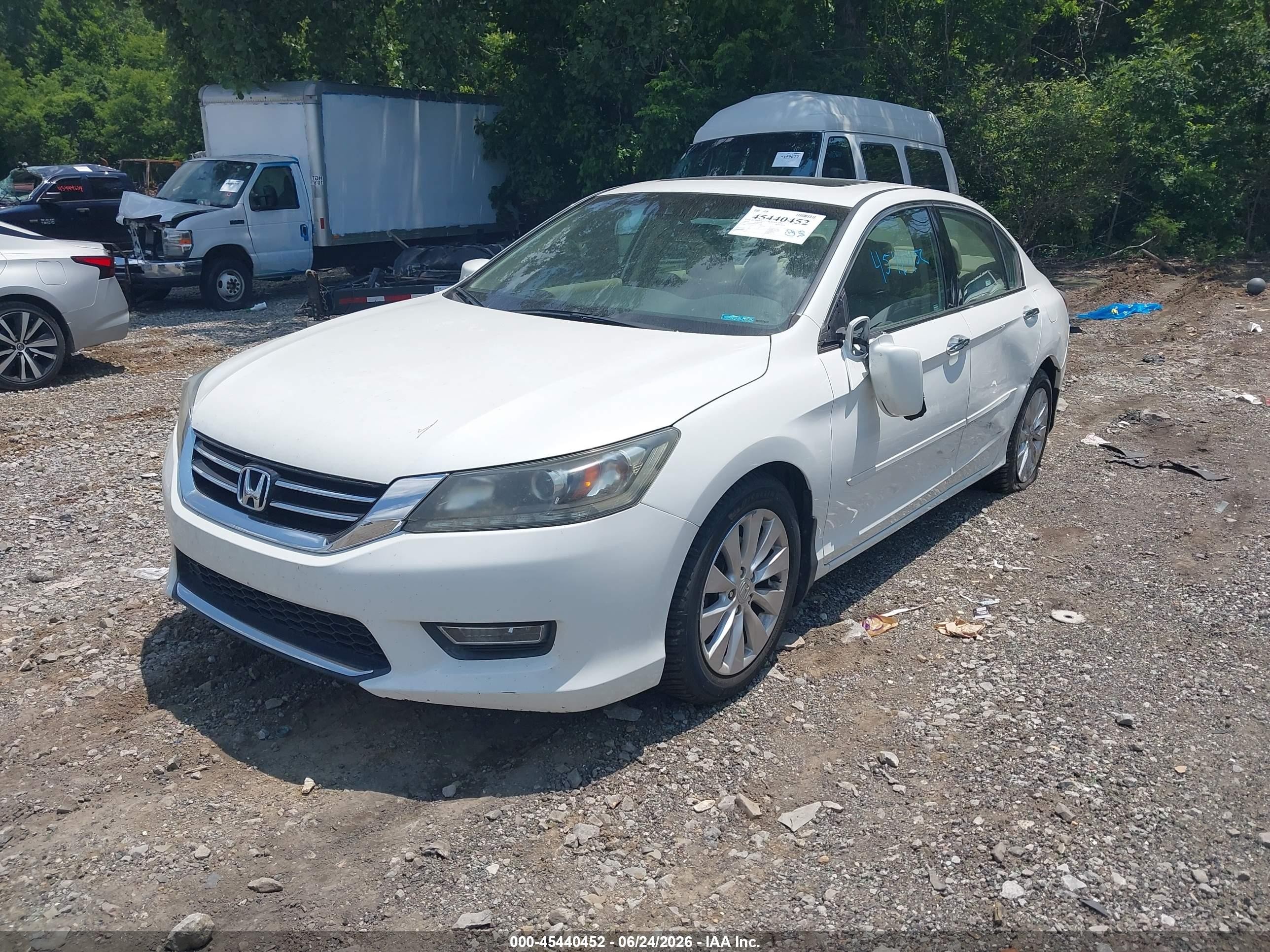 2013 Honda Accord Ex-l V-6 White vin: 1HGCR3F80DA017500