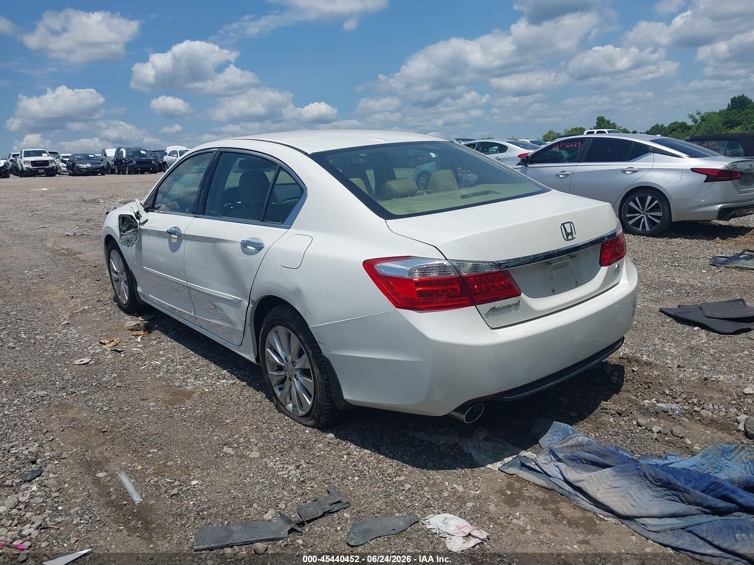 2013 Honda Accord Ex-l V-6 White vin: 1HGCR3F80DA017500