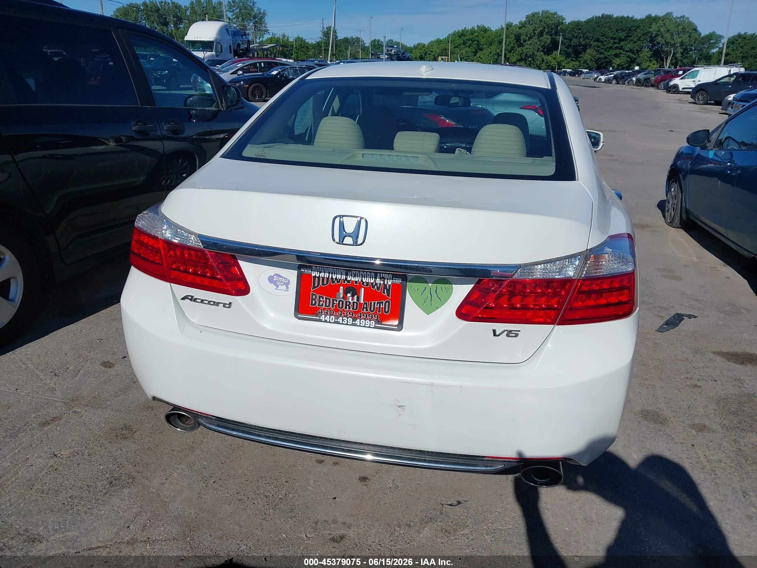 2013 Honda Accord Ex-l V-6 White vin: 1HGCR3F80DA025077