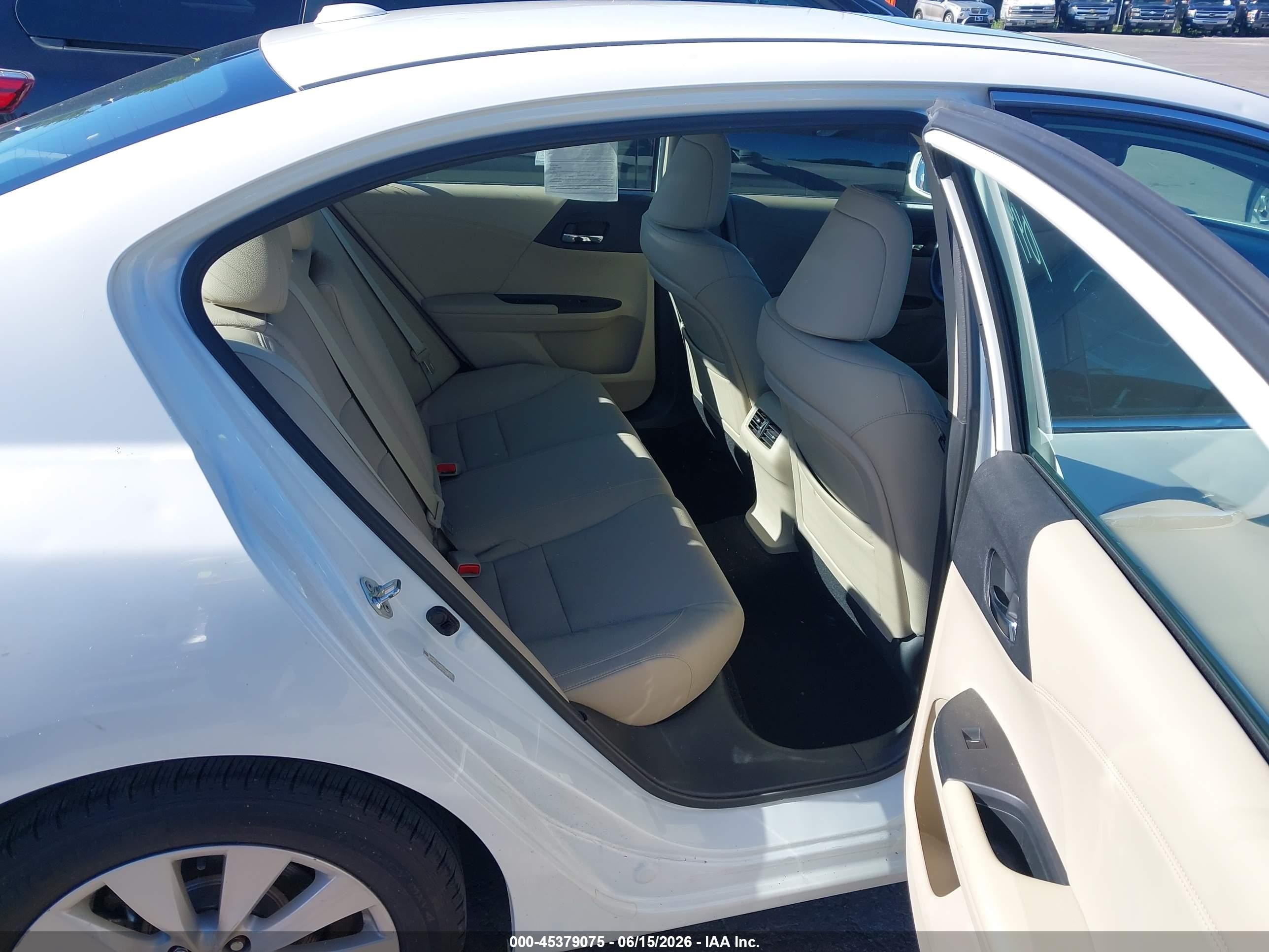 2013 Honda Accord Ex-l V-6 White vin: 1HGCR3F80DA025077