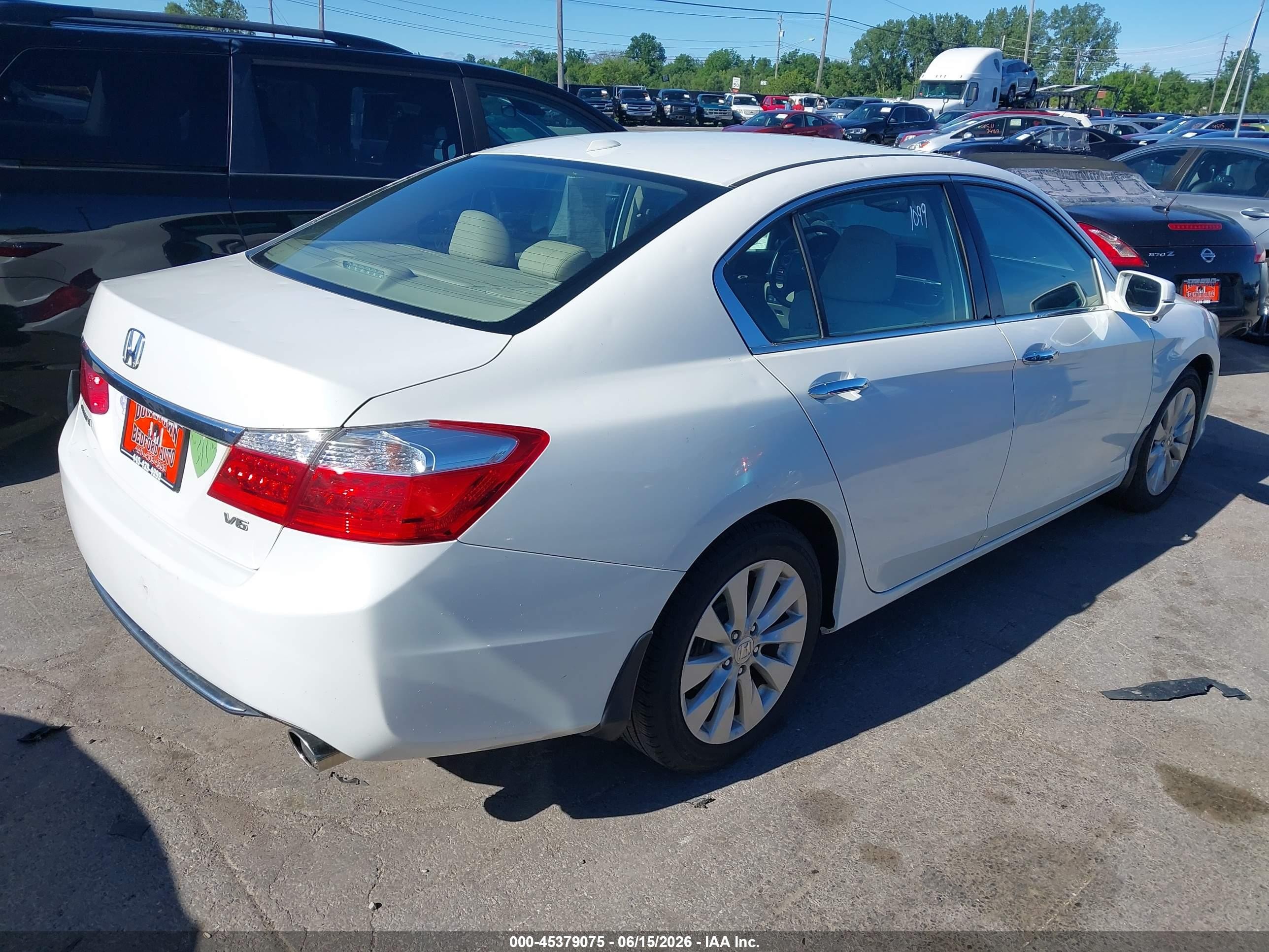 2013 Honda Accord Ex-l V-6 White vin: 1HGCR3F80DA025077