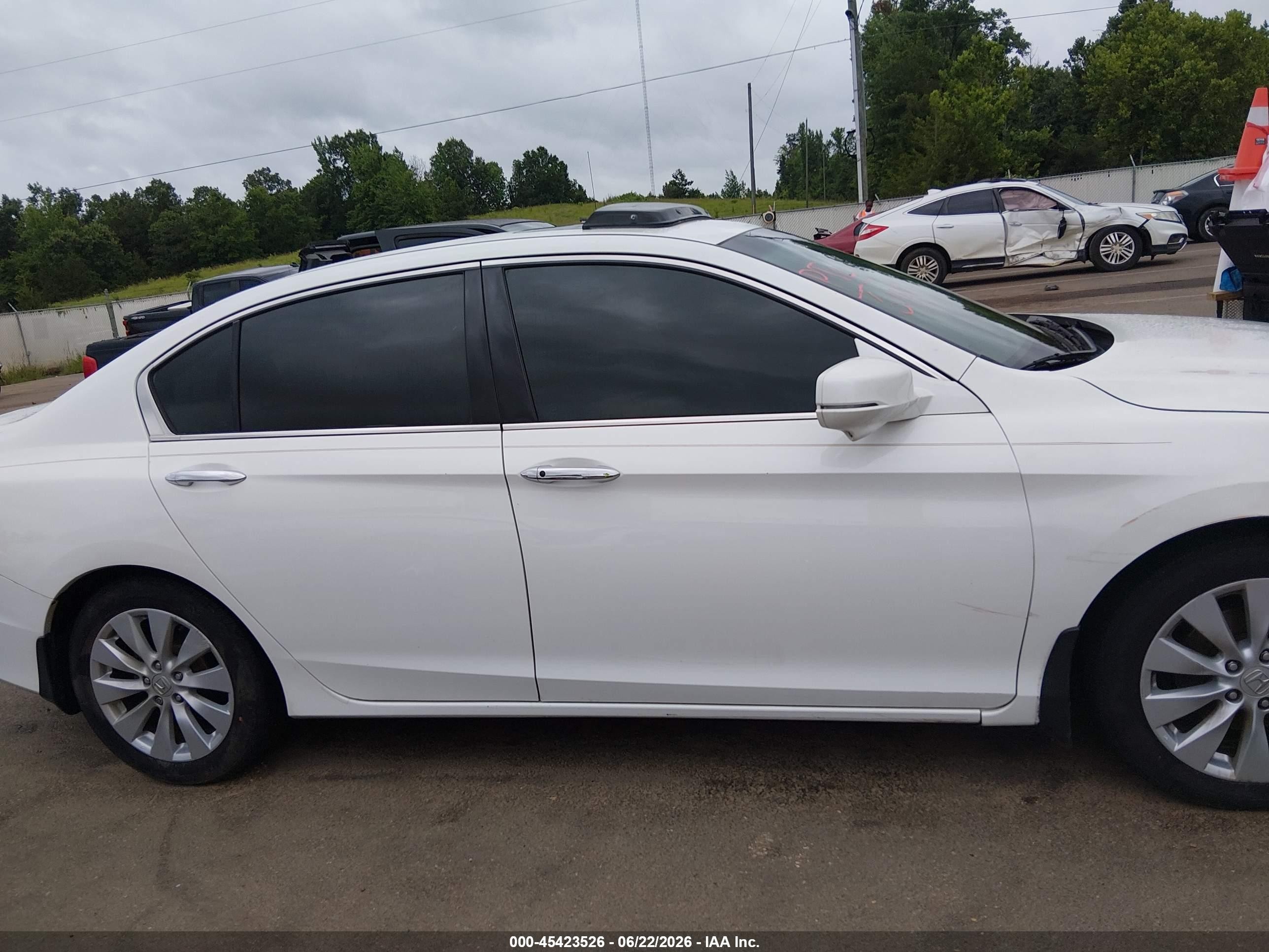 2013 Honda Accord Ex-l V-6 White vin: 1HGCR3F81DA017456