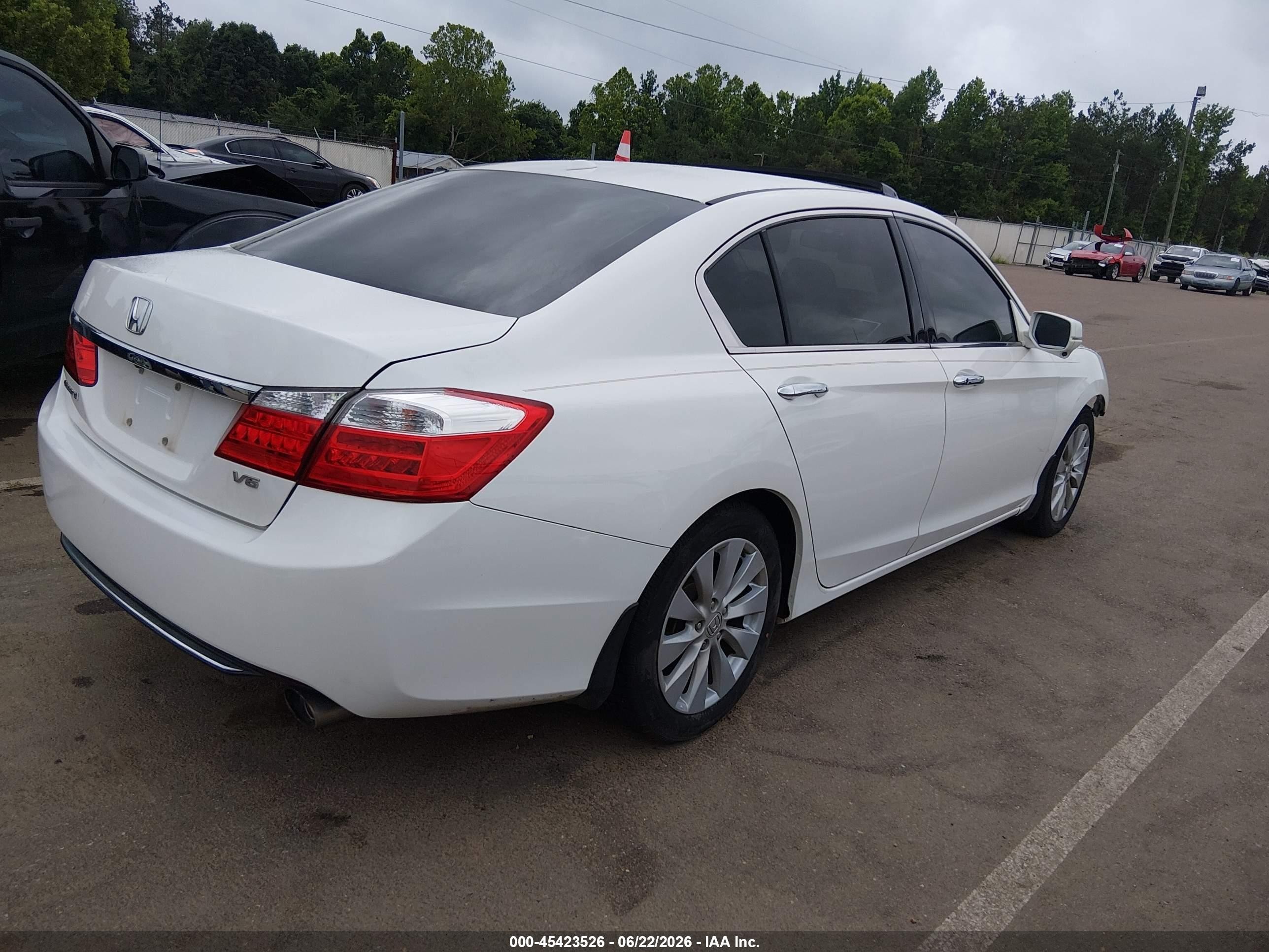 2013 Honda Accord Ex-l V-6 White vin: 1HGCR3F81DA017456