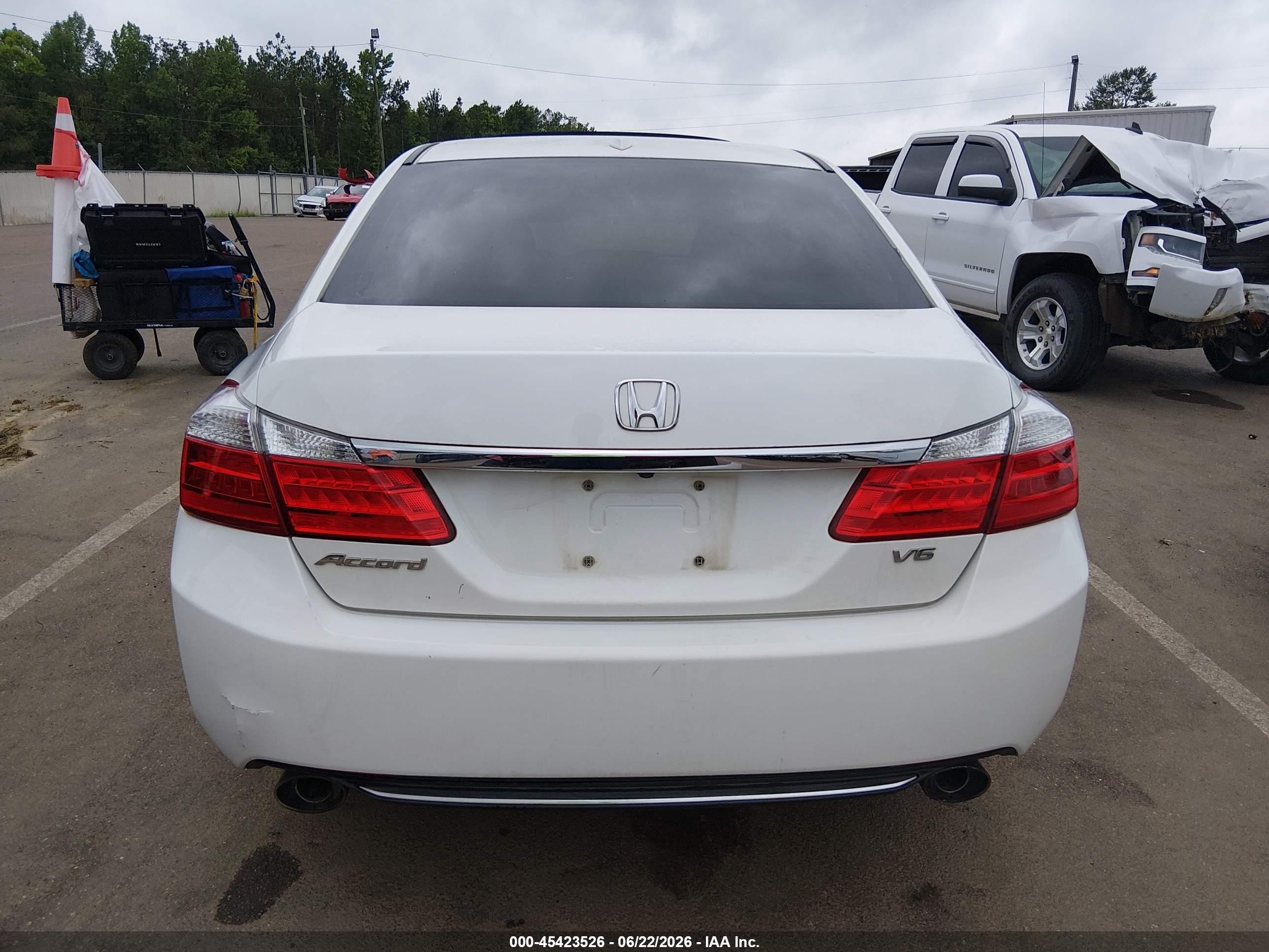 2013 Honda Accord Ex-l V-6 White vin: 1HGCR3F81DA017456