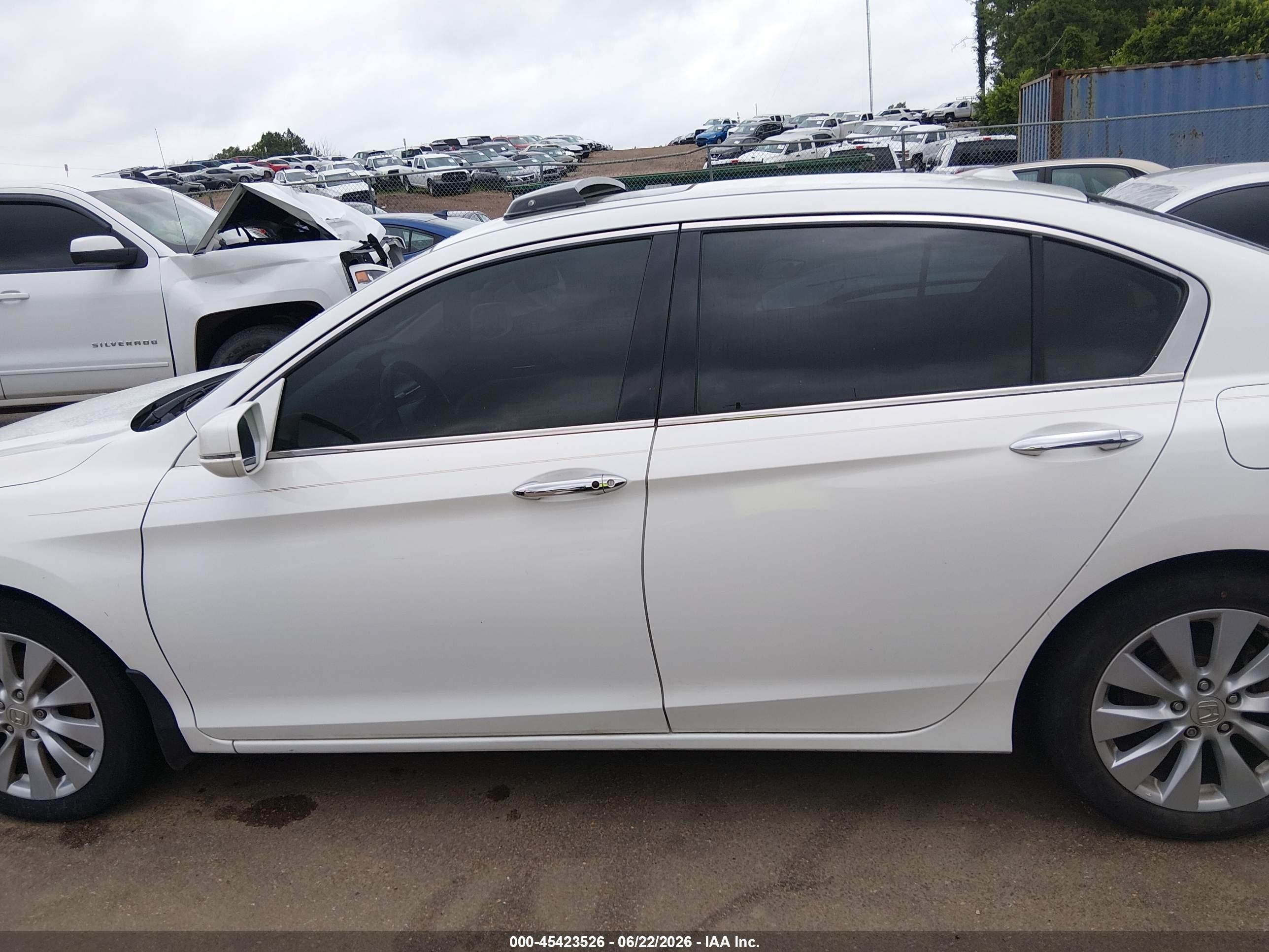 2013 Honda Accord Ex-l V-6 White vin: 1HGCR3F81DA017456