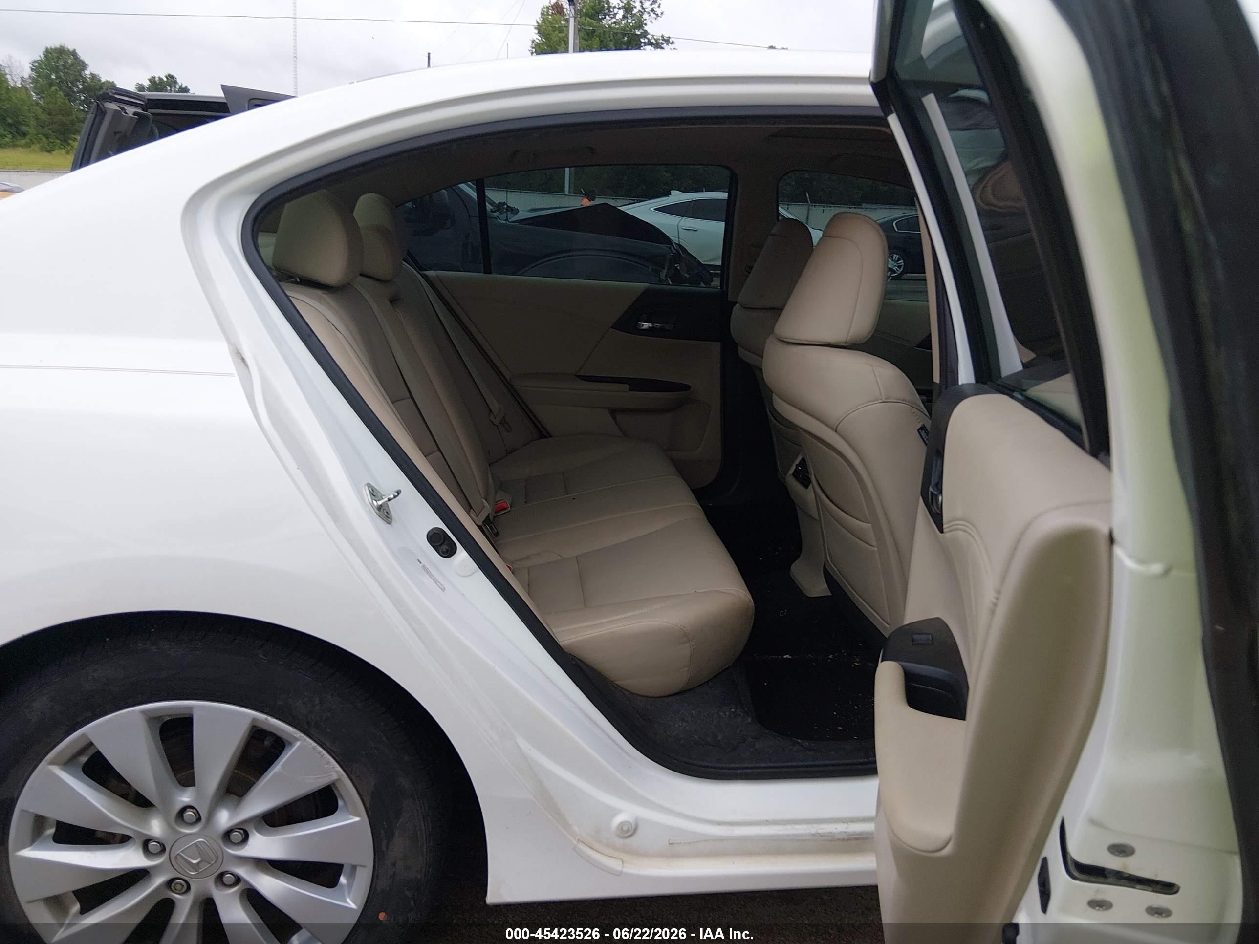 2013 Honda Accord Ex-l V-6 White vin: 1HGCR3F81DA017456