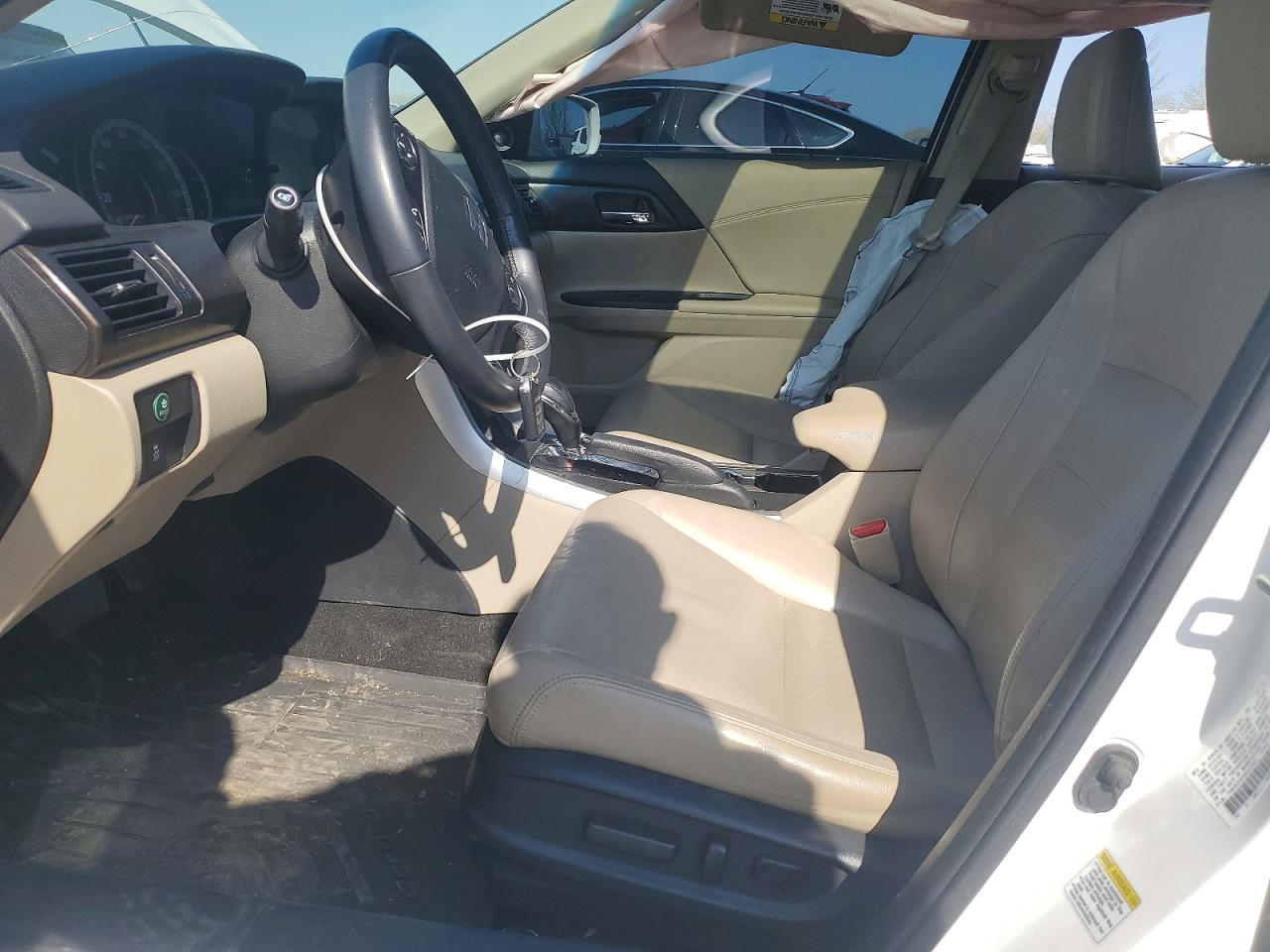 2013 Honda Accord White vin: 1HGCR3F81DA023421
