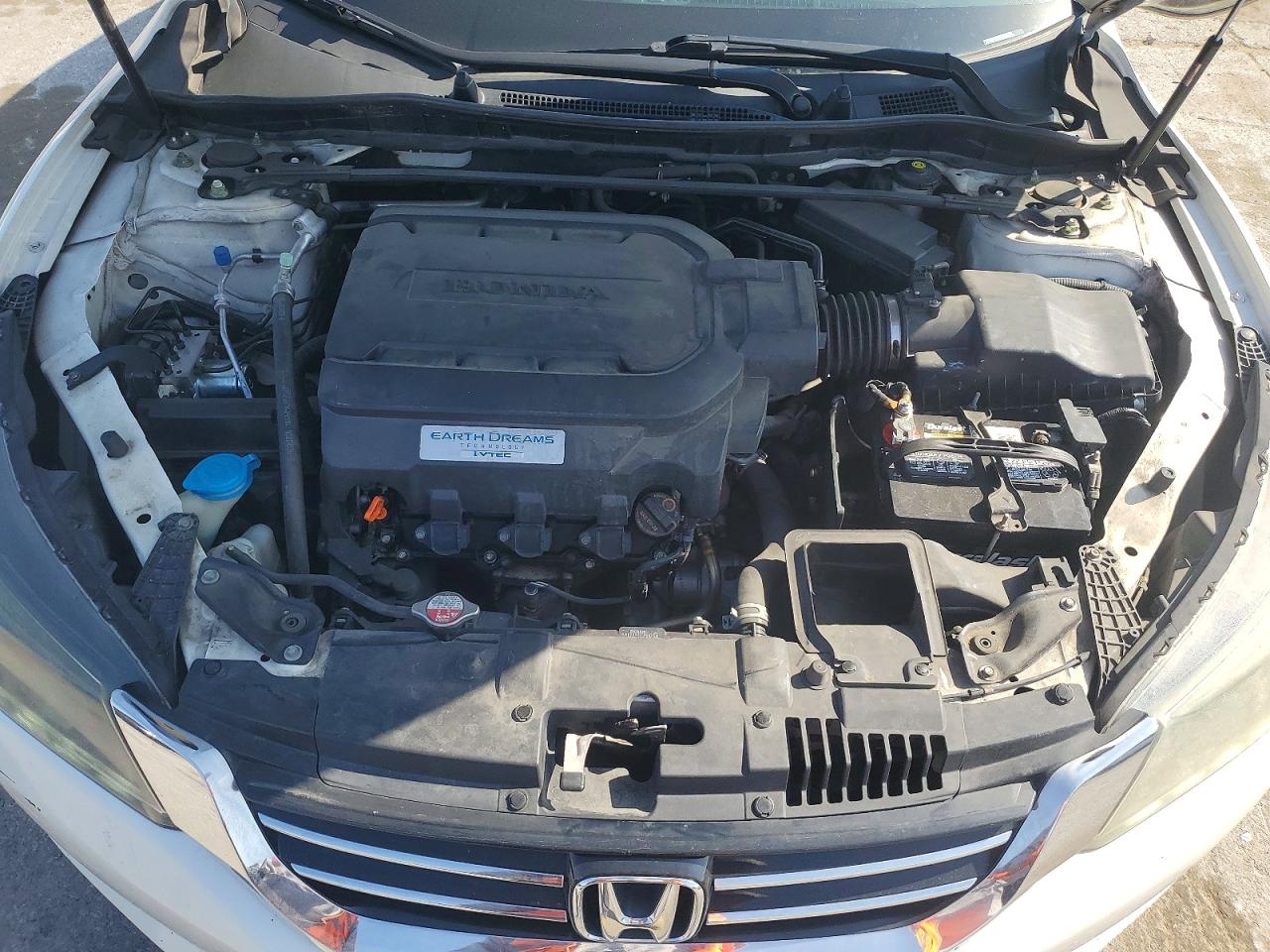 2013 Honda Accord White vin: 1HGCR3F81DA023421