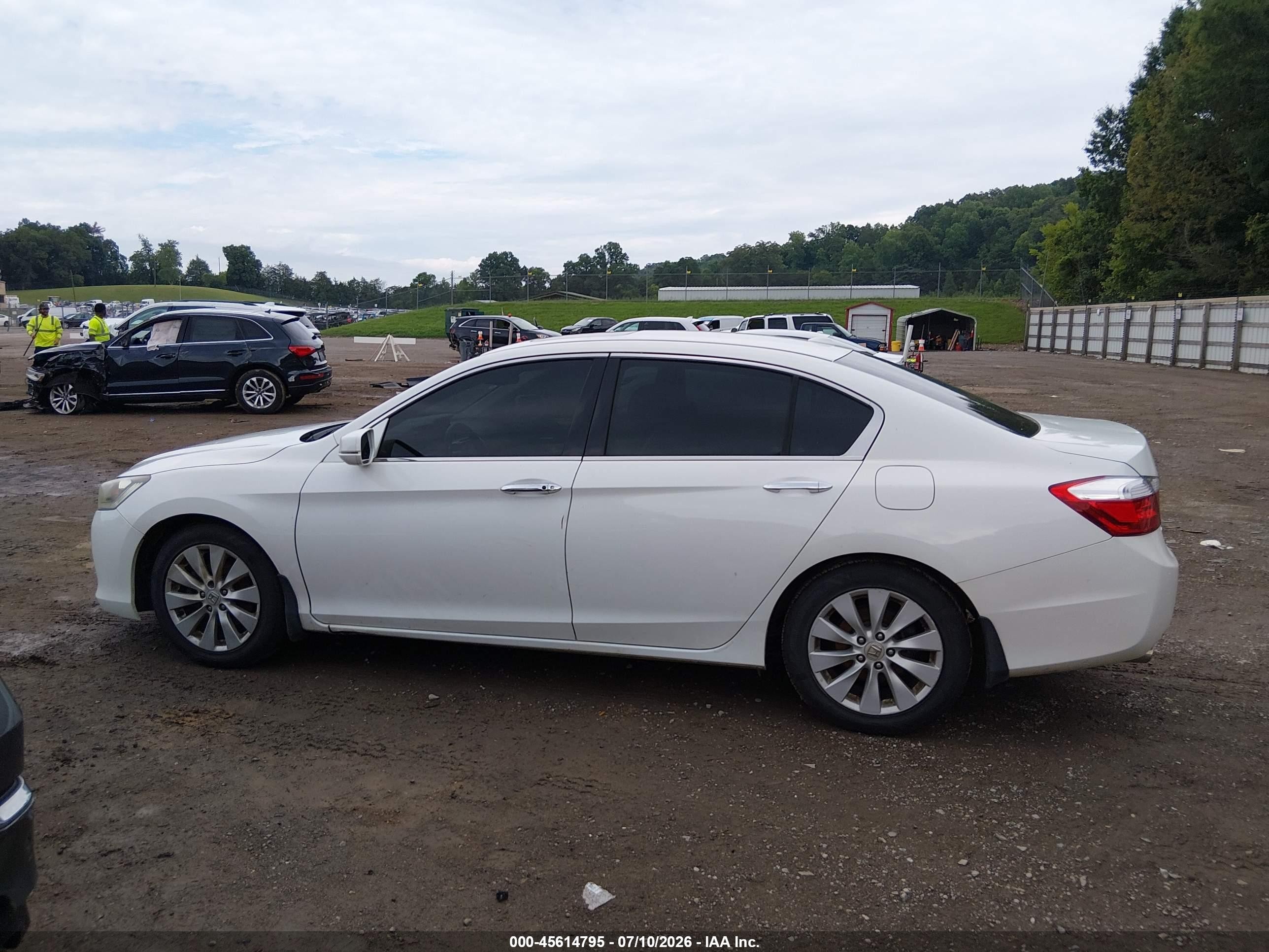 2013 Honda Accord Ex-l V-6 White vin: 1HGCR3F81DA035732