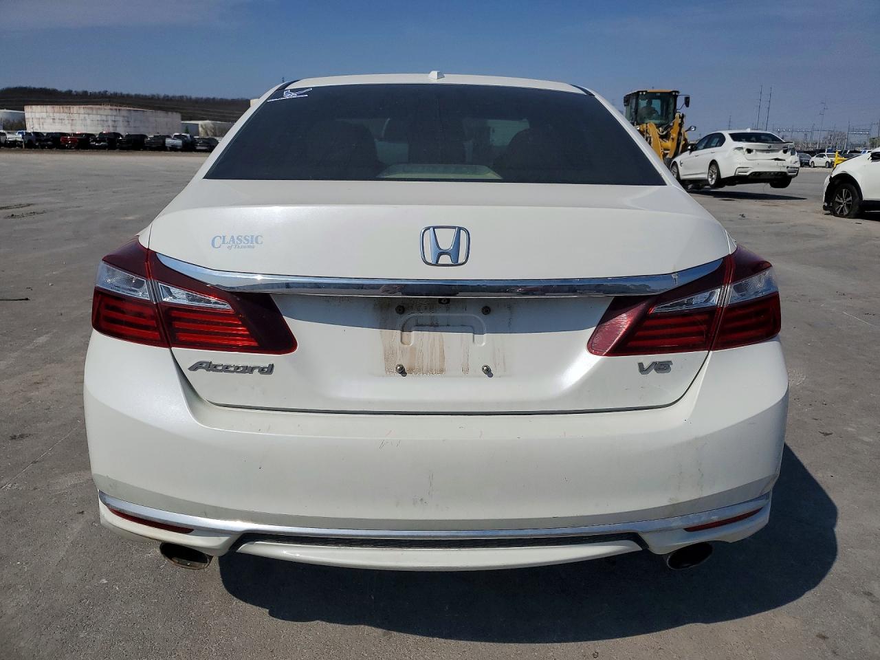 2017 Honda Accord Exl White vin: 1HGCR3F81HA013820