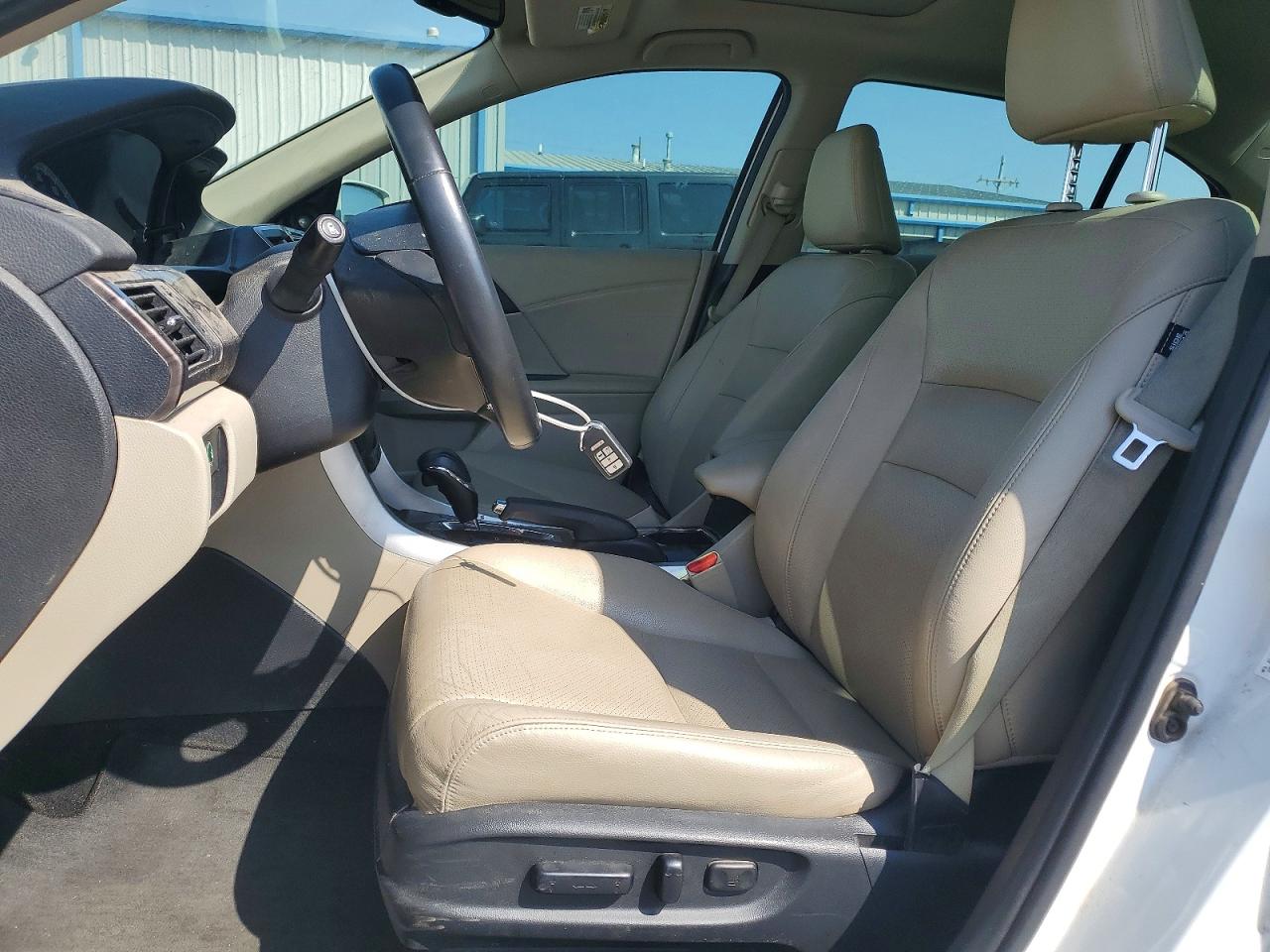 2017 Honda Accord Exl White vin: 1HGCR3F81HA013820