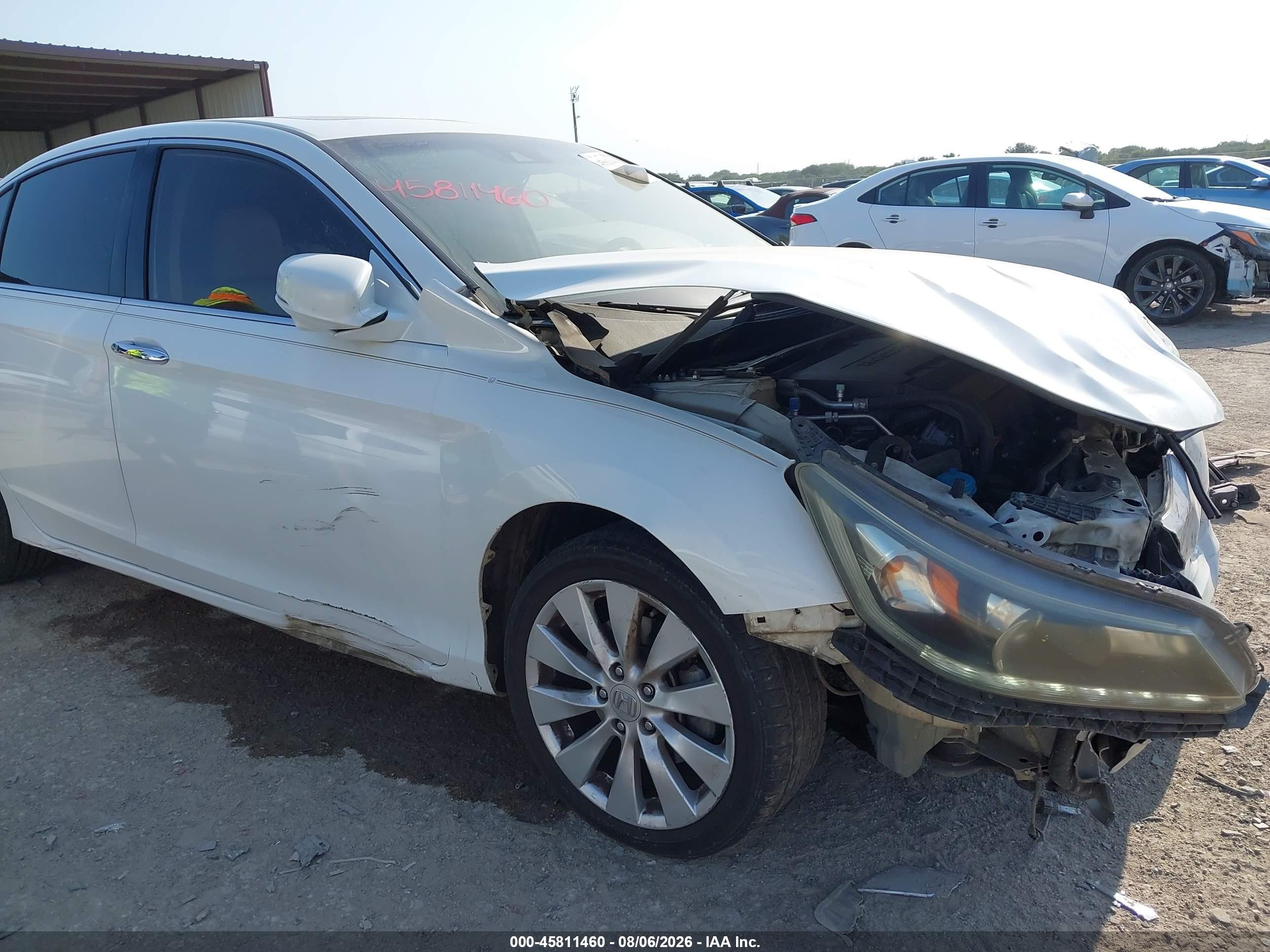 2013 Honda Accord Ex-l V-6 White vin: 1HGCR3F82DA002738
