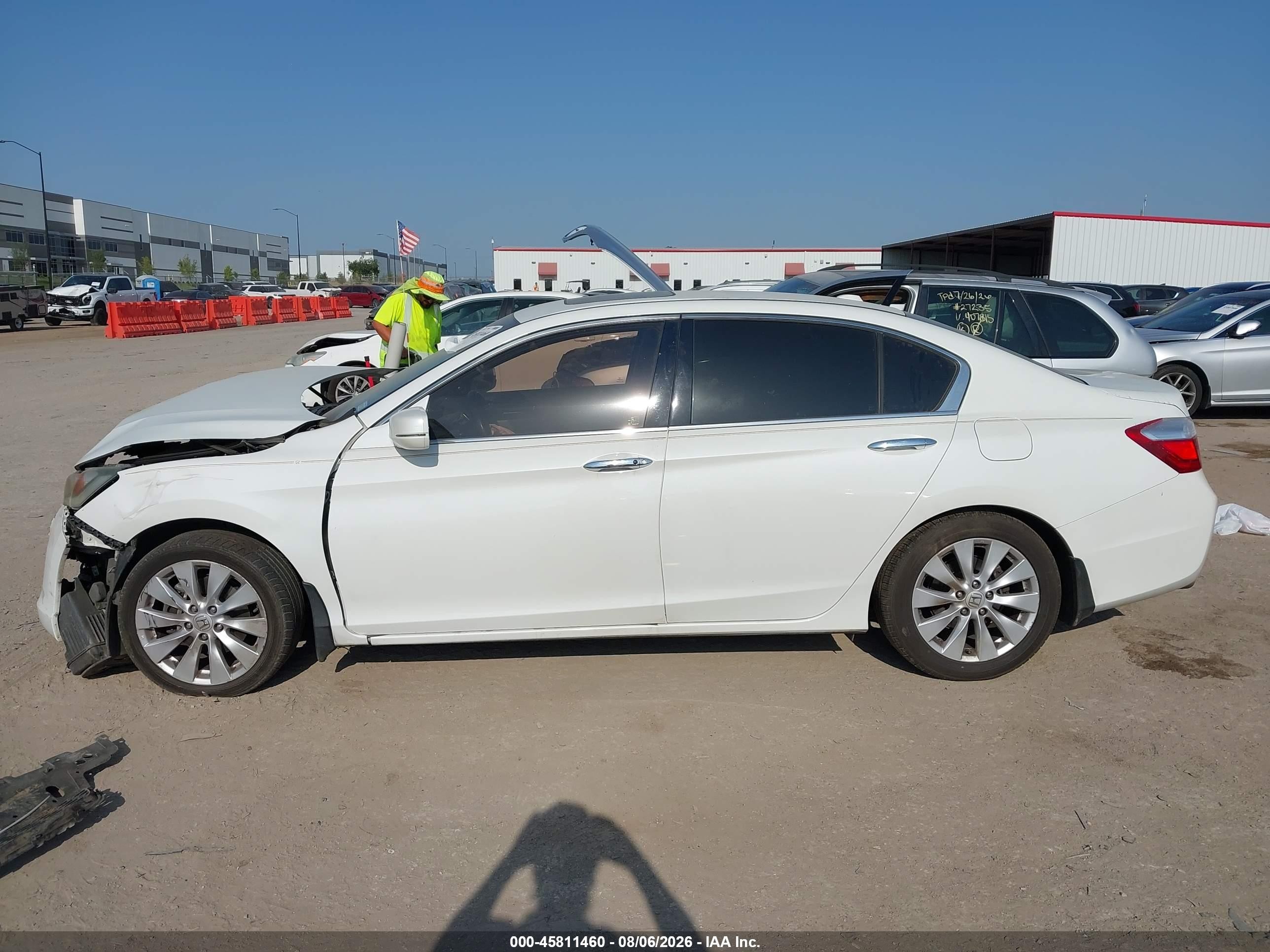 2013 Honda Accord Ex-l V-6 White vin: 1HGCR3F82DA002738