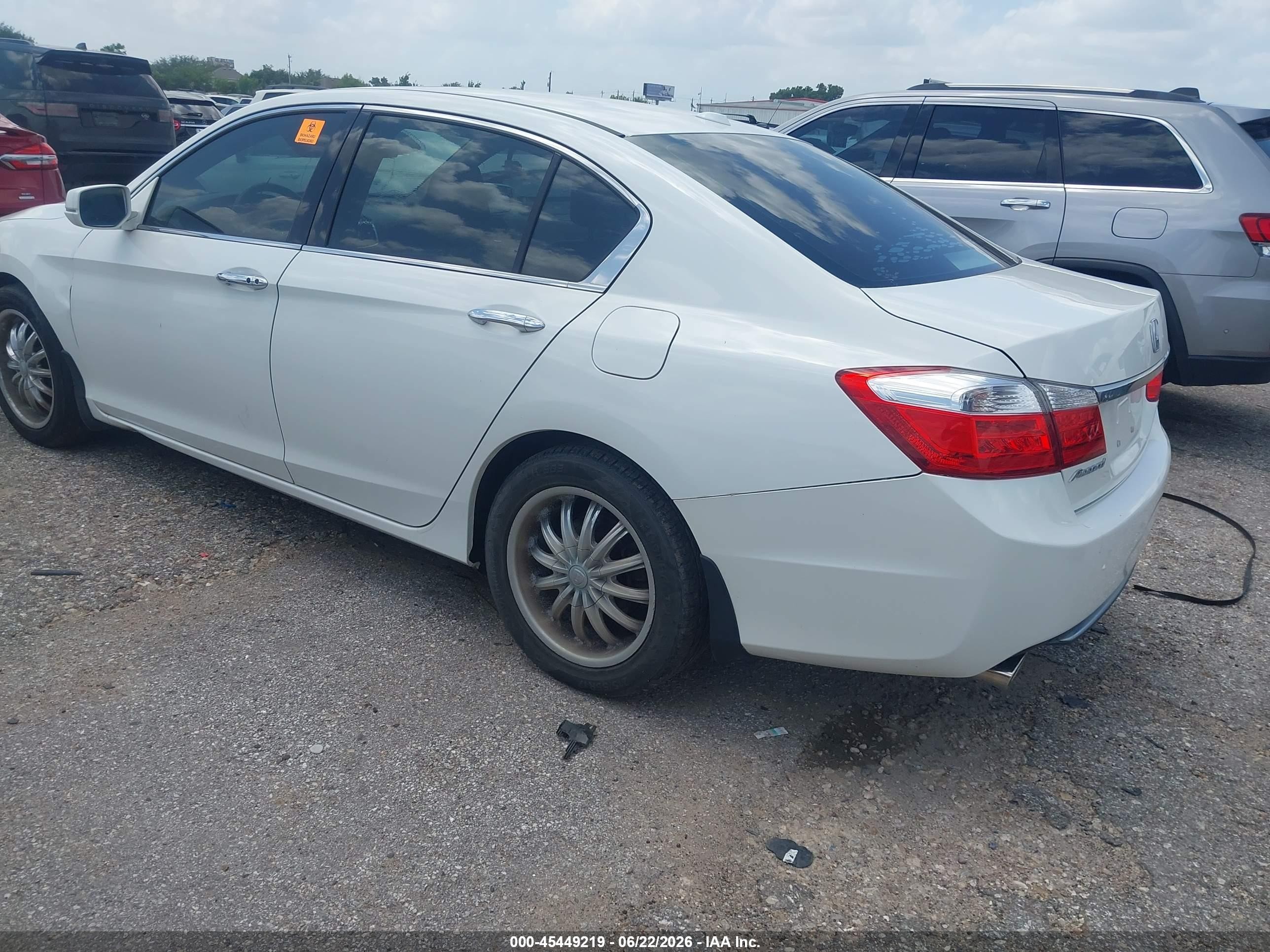 2013 Honda Accord Ex-l V-6 White vin: 1HGCR3F82DA019667
