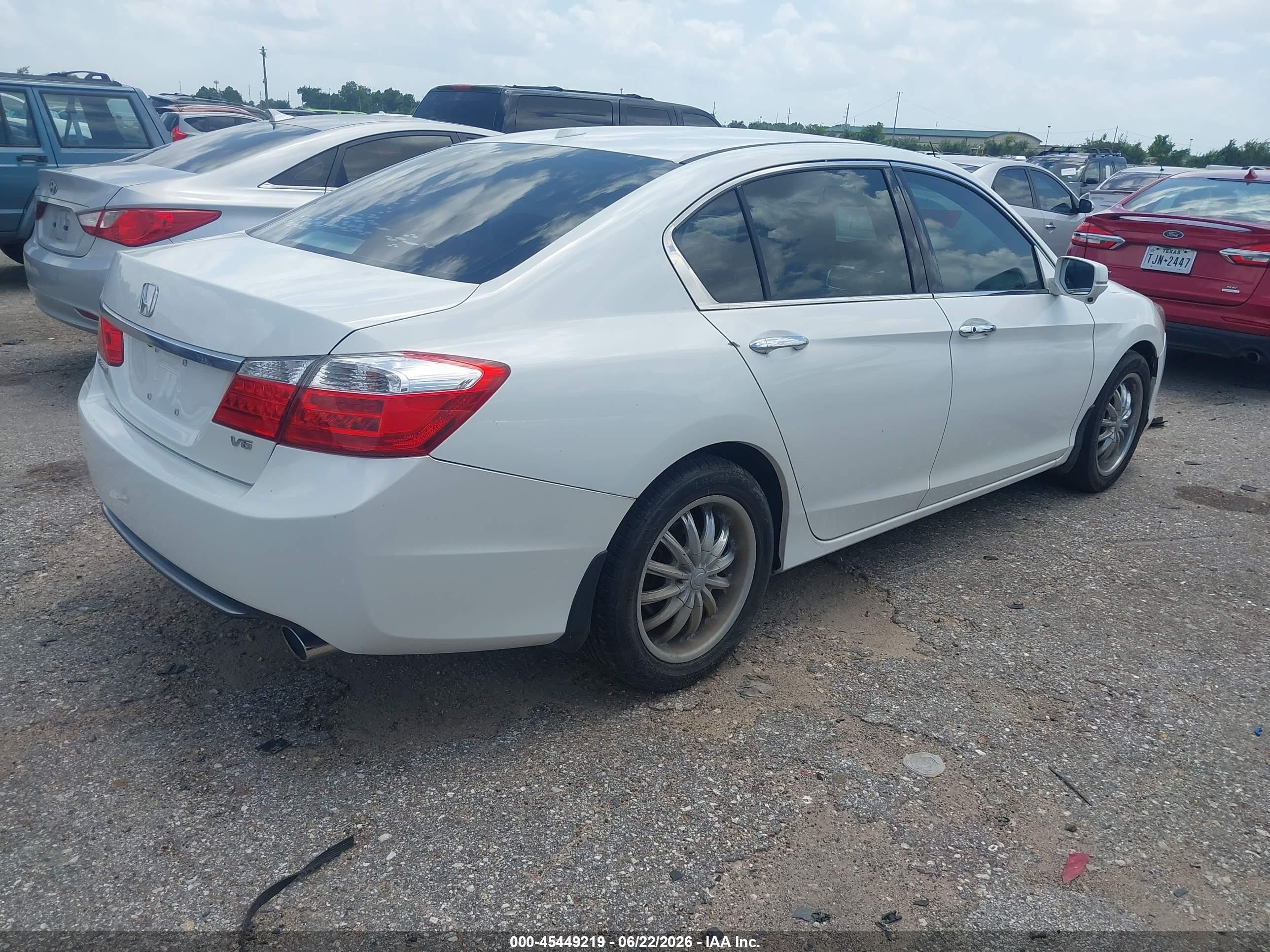 2013 Honda Accord Ex-l V-6 White vin: 1HGCR3F82DA019667