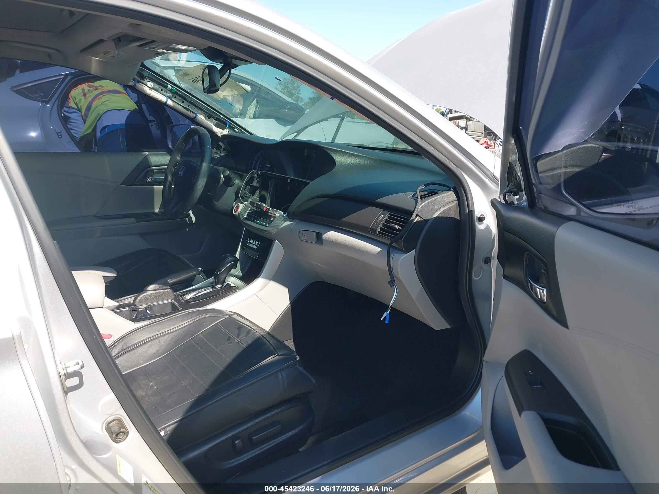 2015 Honda Accord Ex-l V-6 Silver vin: 1HGCR3F82FA000989