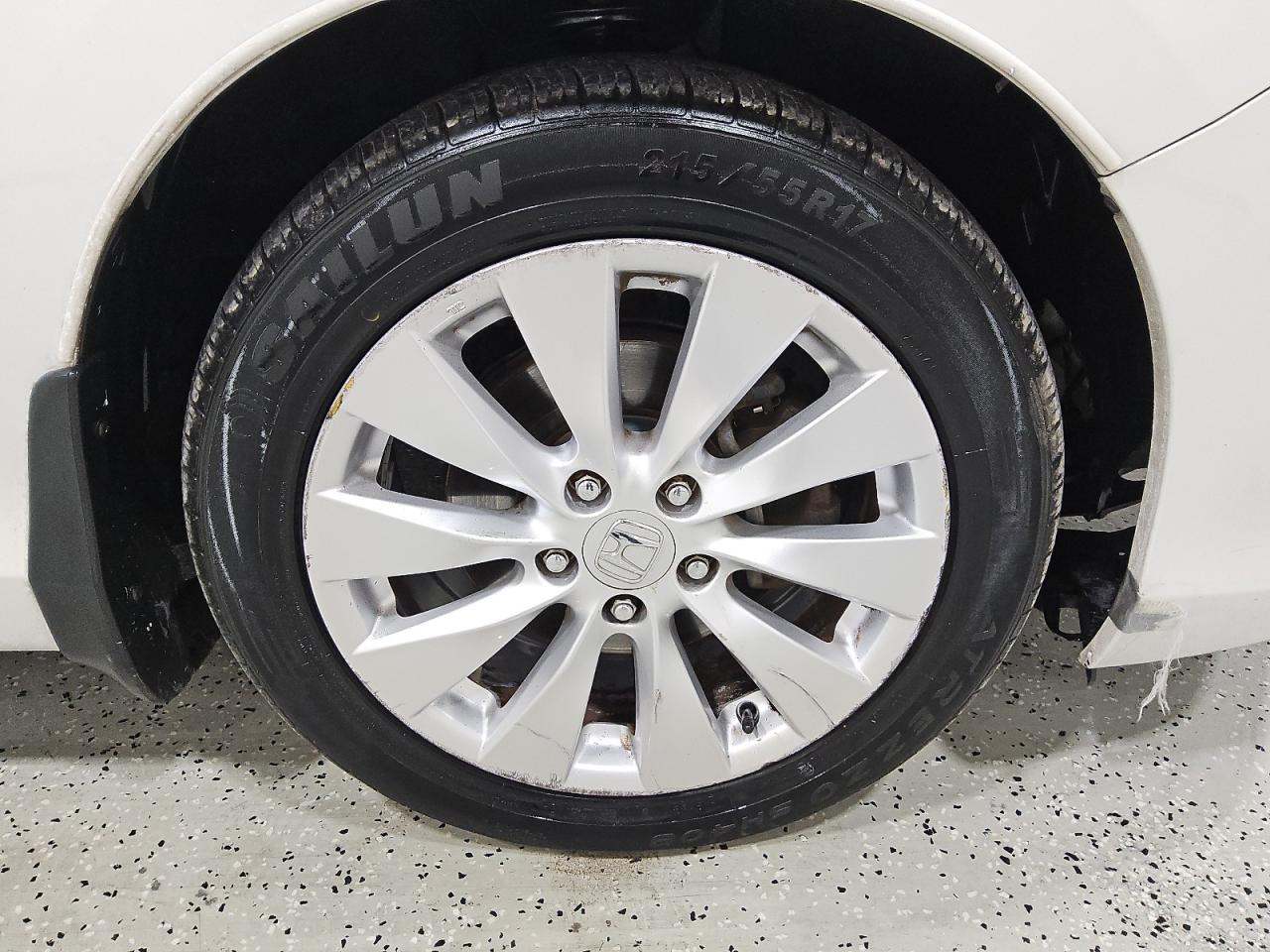 2013 Honda Accord Exl White vin: 1HGCR3F84DA002918 Damage: Right Front Wheel, Curb Rash, > 12 Inches