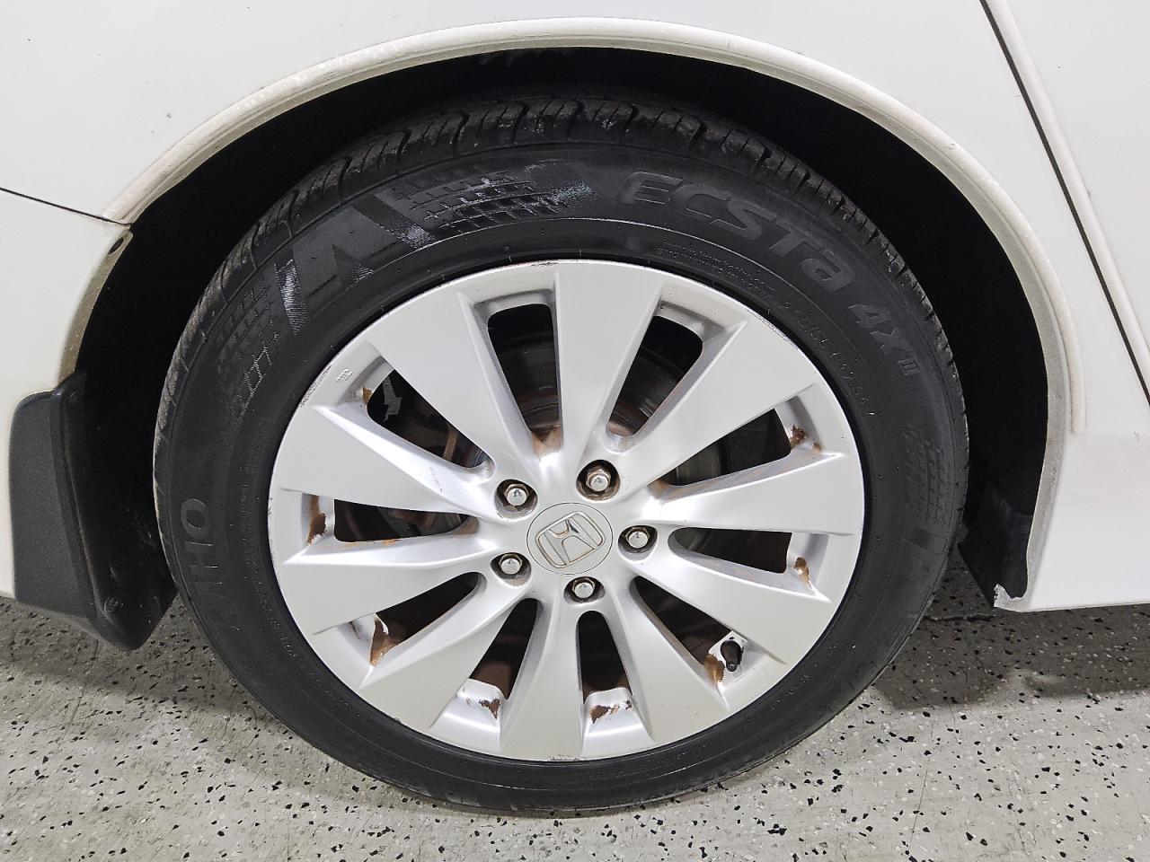 2013 Honda Accord Exl White vin: 1HGCR3F84DA002918 Damage: Right Rear Wheel, Curb Rash, 1/2 To 1 Inch