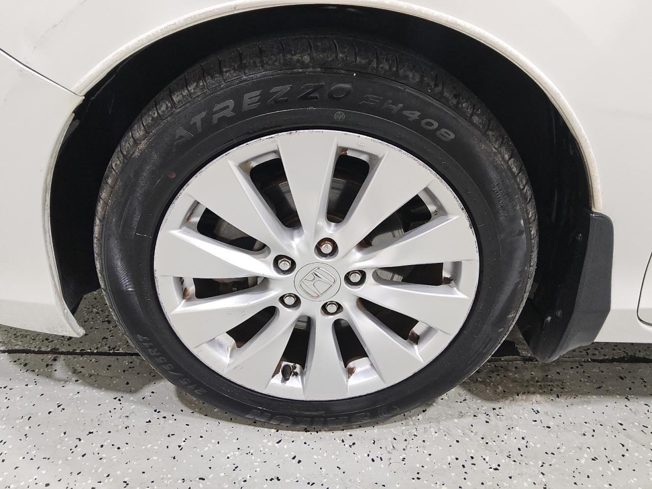 2013 Honda Accord Exl White vin: 1HGCR3F84DA002918 Damage: Left Front Wheel, Curb Rash, > 12 Inches