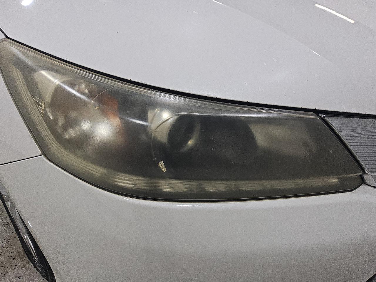 2013 Honda Accord Exl White vin: 1HGCR3F84DA002918 Damage: Right Head Lamp, Faded, Repair Required