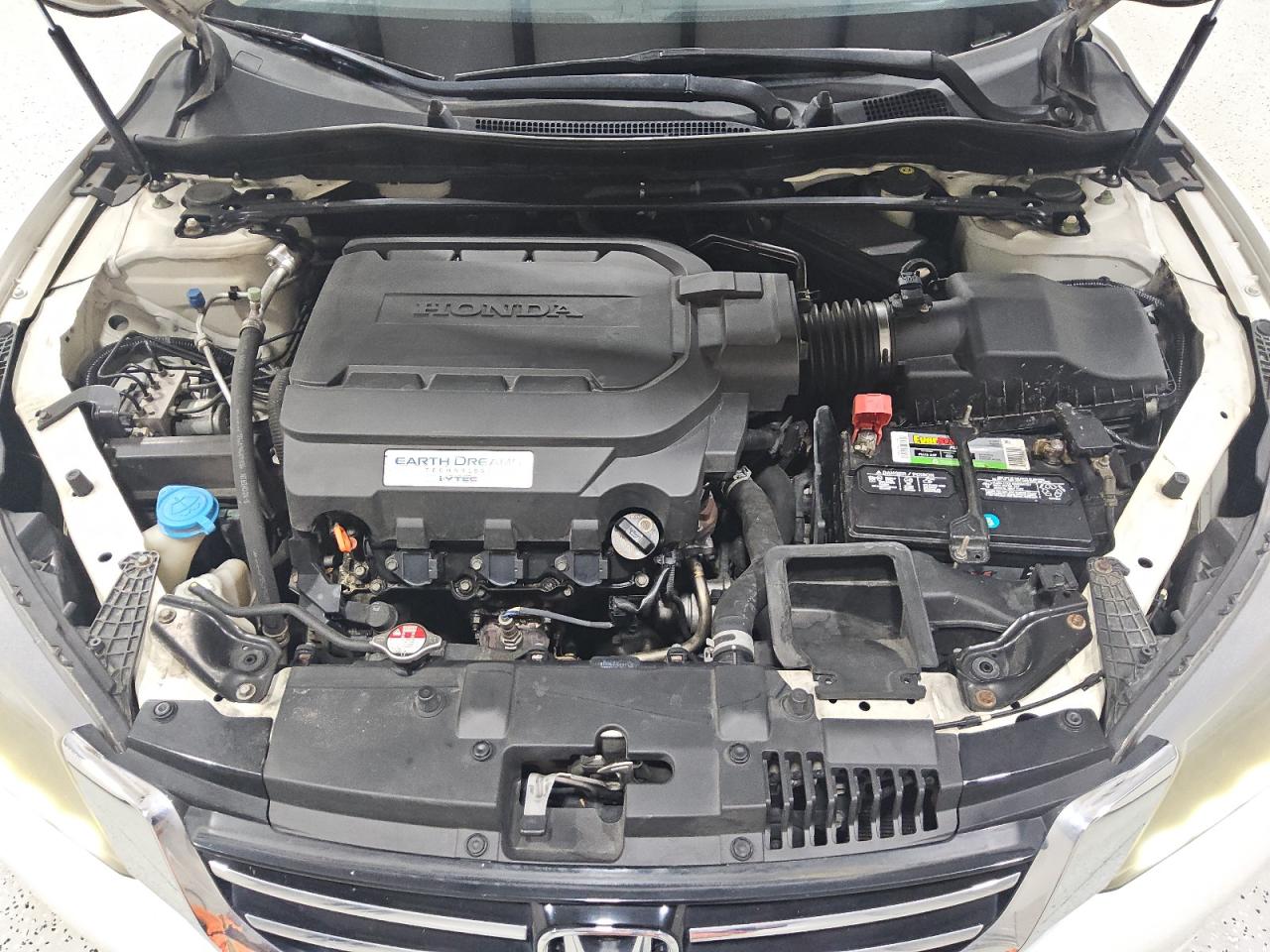 2013 Honda Accord Exl White vin: 1HGCR3F84DA002918 Damage: Air Conditioner, Blows Warm, Repair Required