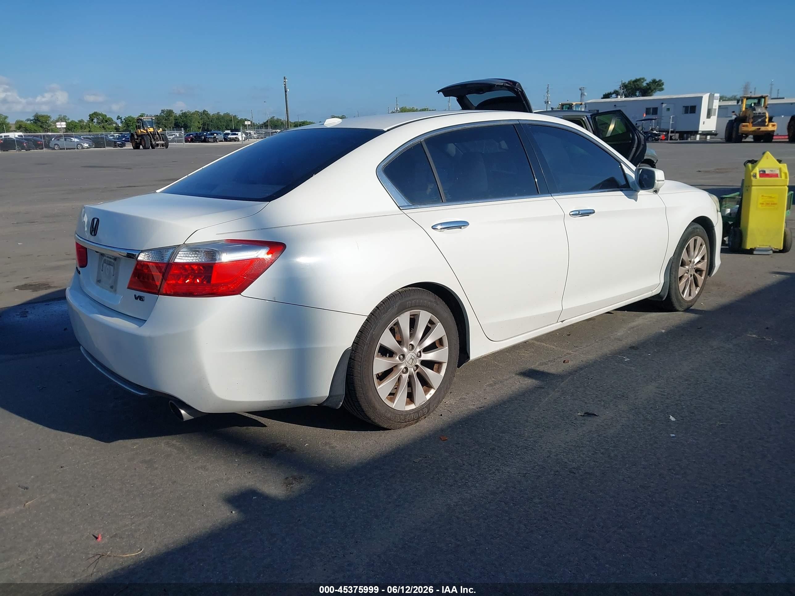 2013 Honda Accord Ex-l V-6 White vin: 1HGCR3F84DA007374
