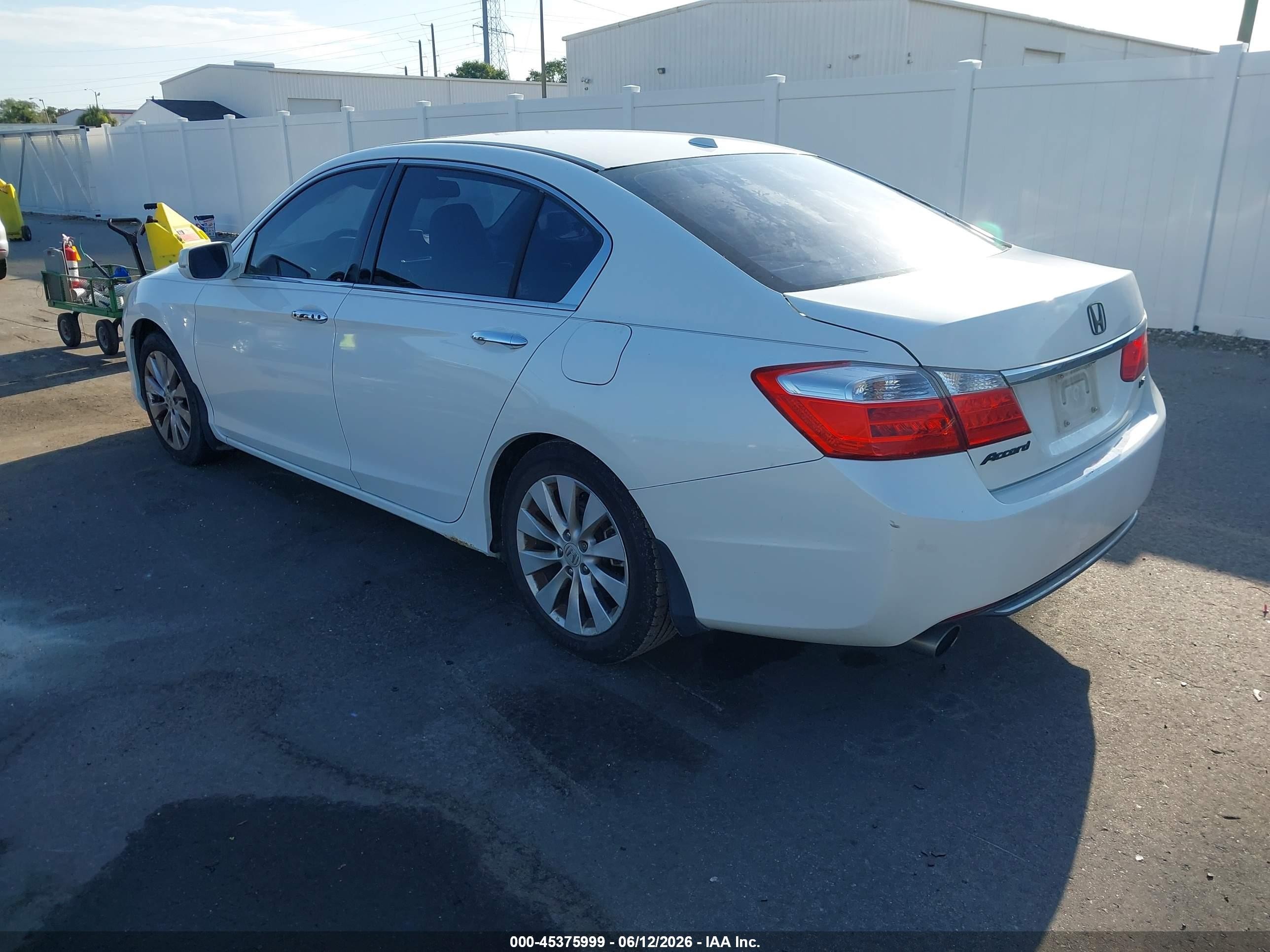 2013 Honda Accord Ex-l V-6 White vin: 1HGCR3F84DA007374