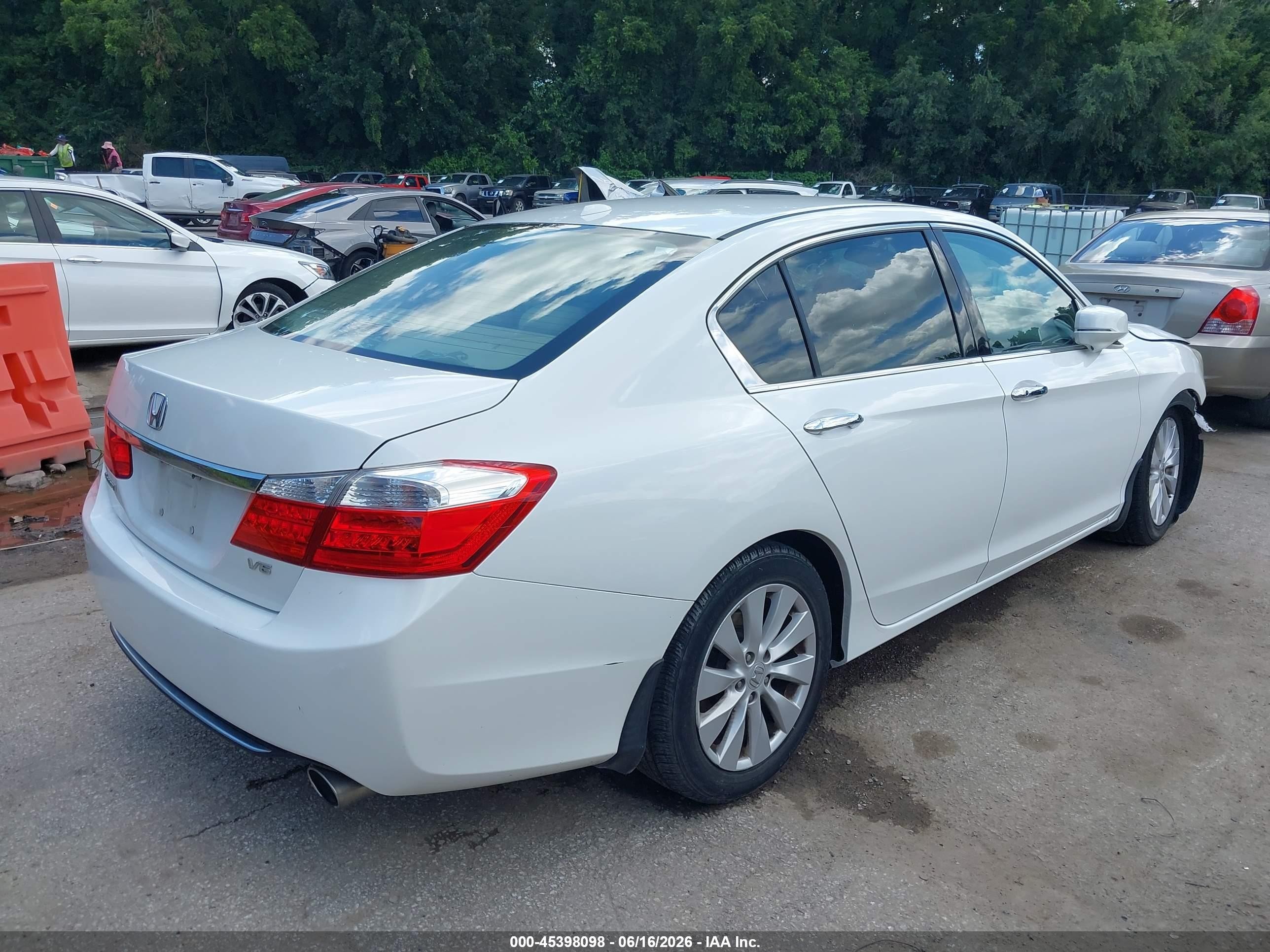 2015 Honda Accord Ex-l V-6 White vin: 1HGCR3F84FA009015