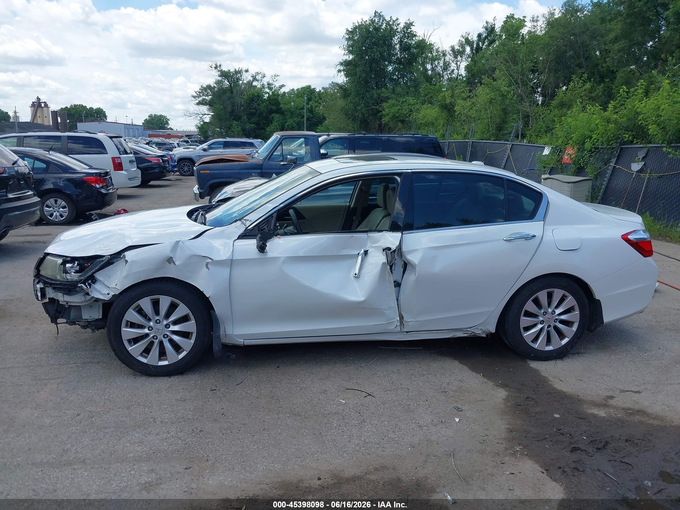 2015 Honda Accord Ex-l V-6 White vin: 1HGCR3F84FA009015