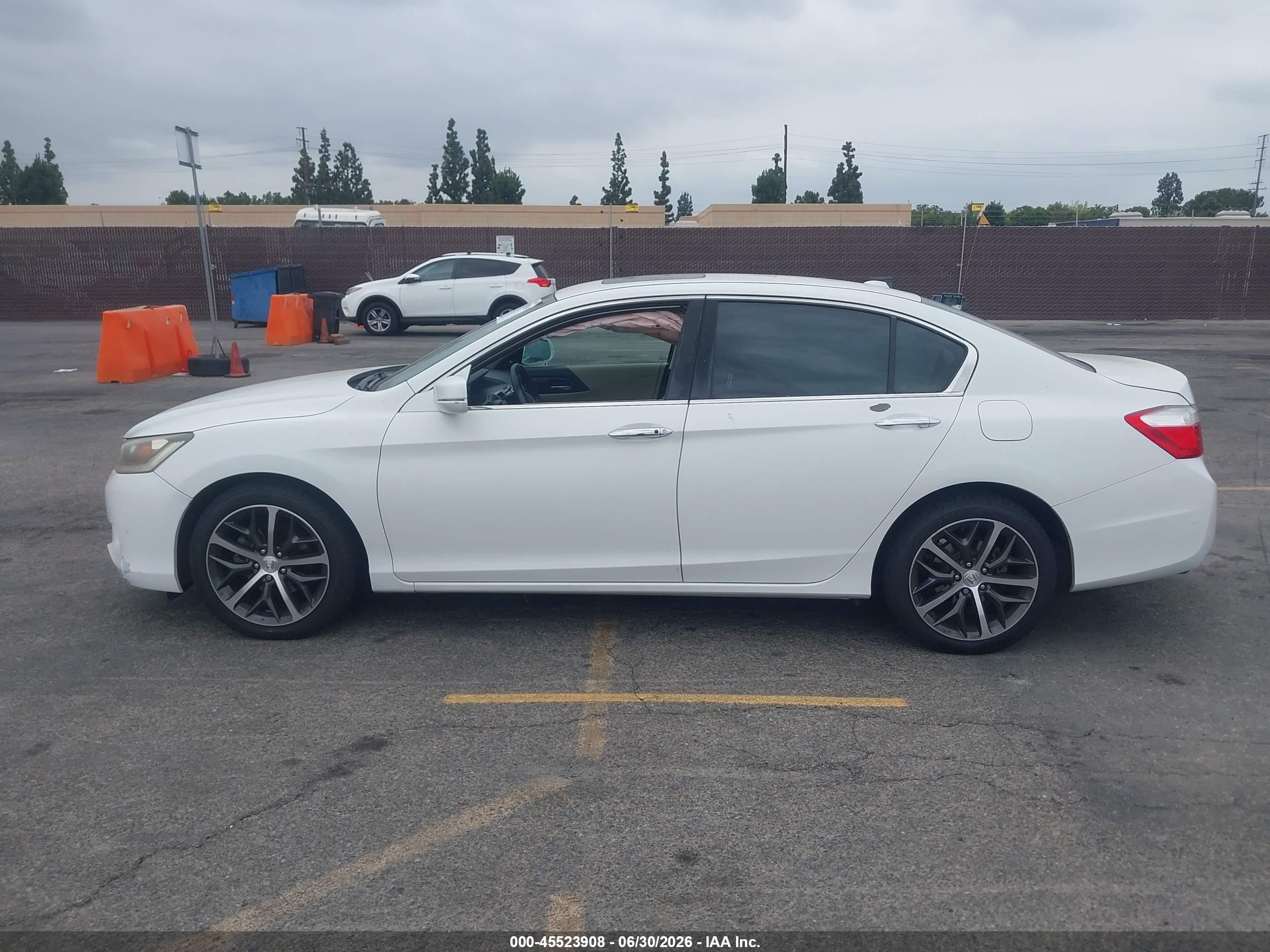 2013 Honda Accord Ex-l V-6 White vin: 1HGCR3F85DA034289