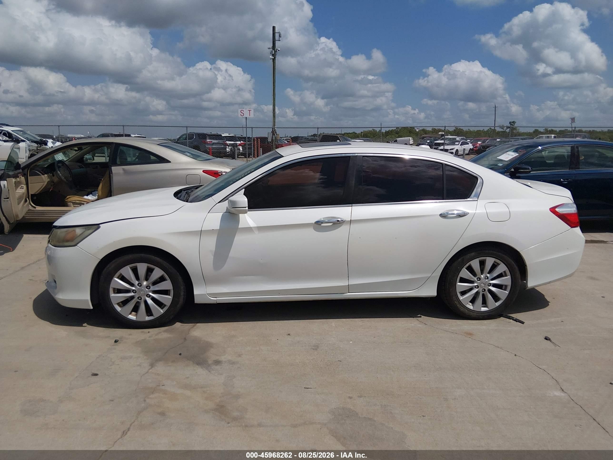 2013 Honda Accord Ex-l V-6 White vin: 1HGCR3F85DA047852