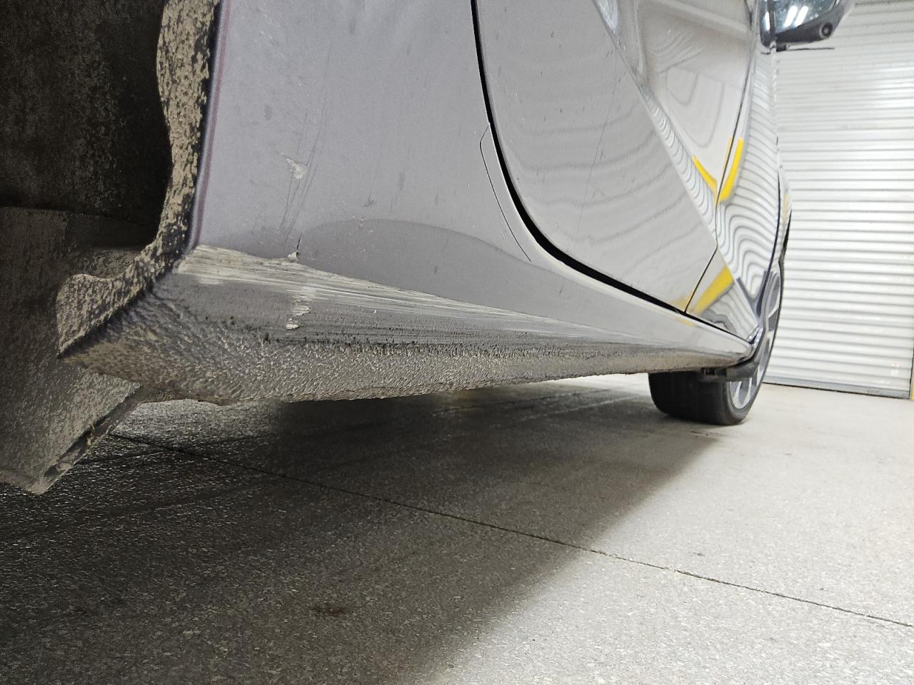2015 Honda Accord Exl Gray vin: 1HGCR3F85FA010867 Damage: Right Rocker Panel, Dent(S) W/ Paint Dmg, > 12 Inches