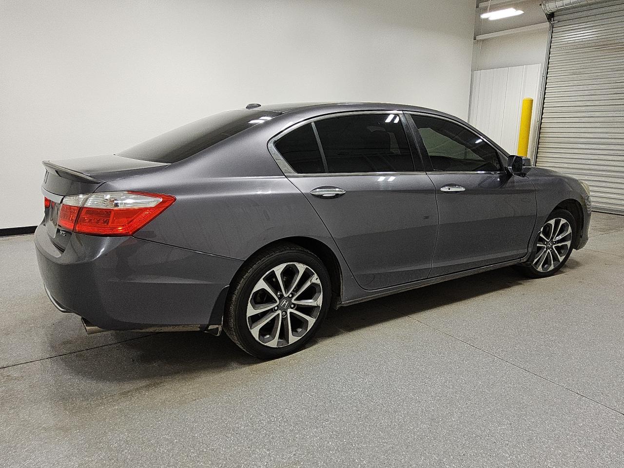 2015 Honda Accord Exl Gray vin: 1HGCR3F85FA010867 Damage: Deck Lid, Dent(S) W/ Paint Dmg, > 12 Inches