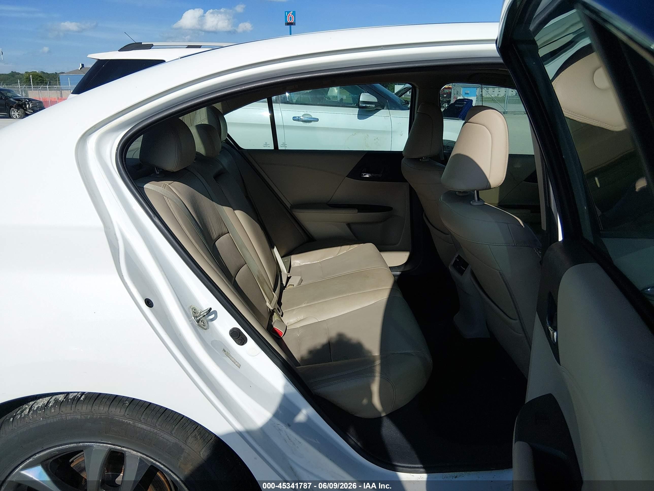2013 Honda Accord Ex-l V-6 White vin: 1HGCR3F86DA005058