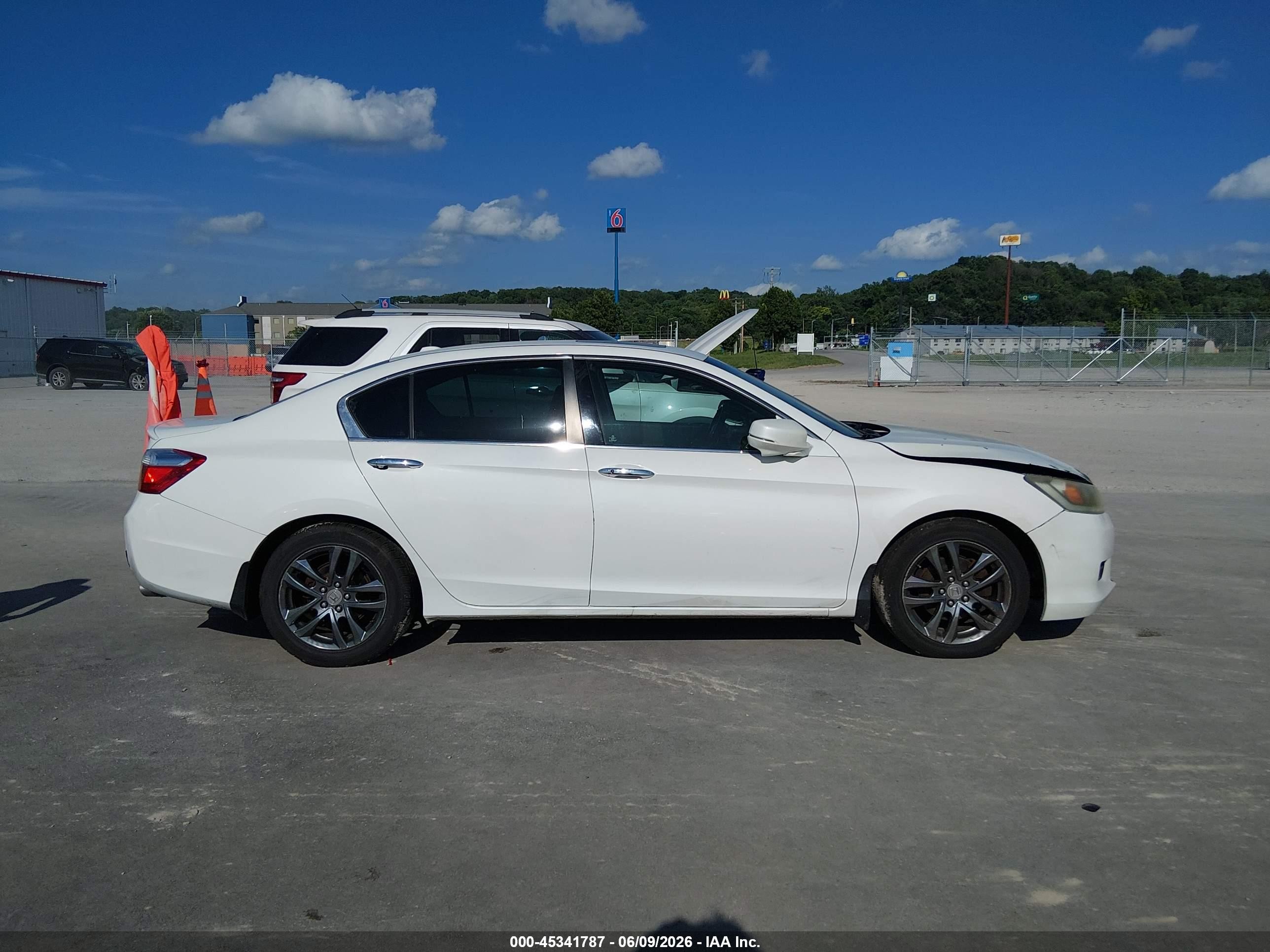 2013 Honda Accord Ex-l V-6 White vin: 1HGCR3F86DA005058