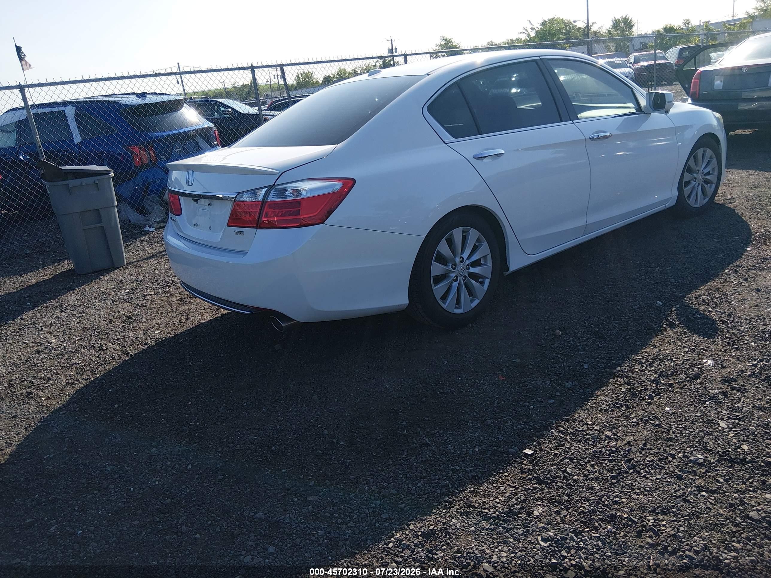2015 Honda Accord Ex-l V-6 White vin: 1HGCR3F86FA026334
