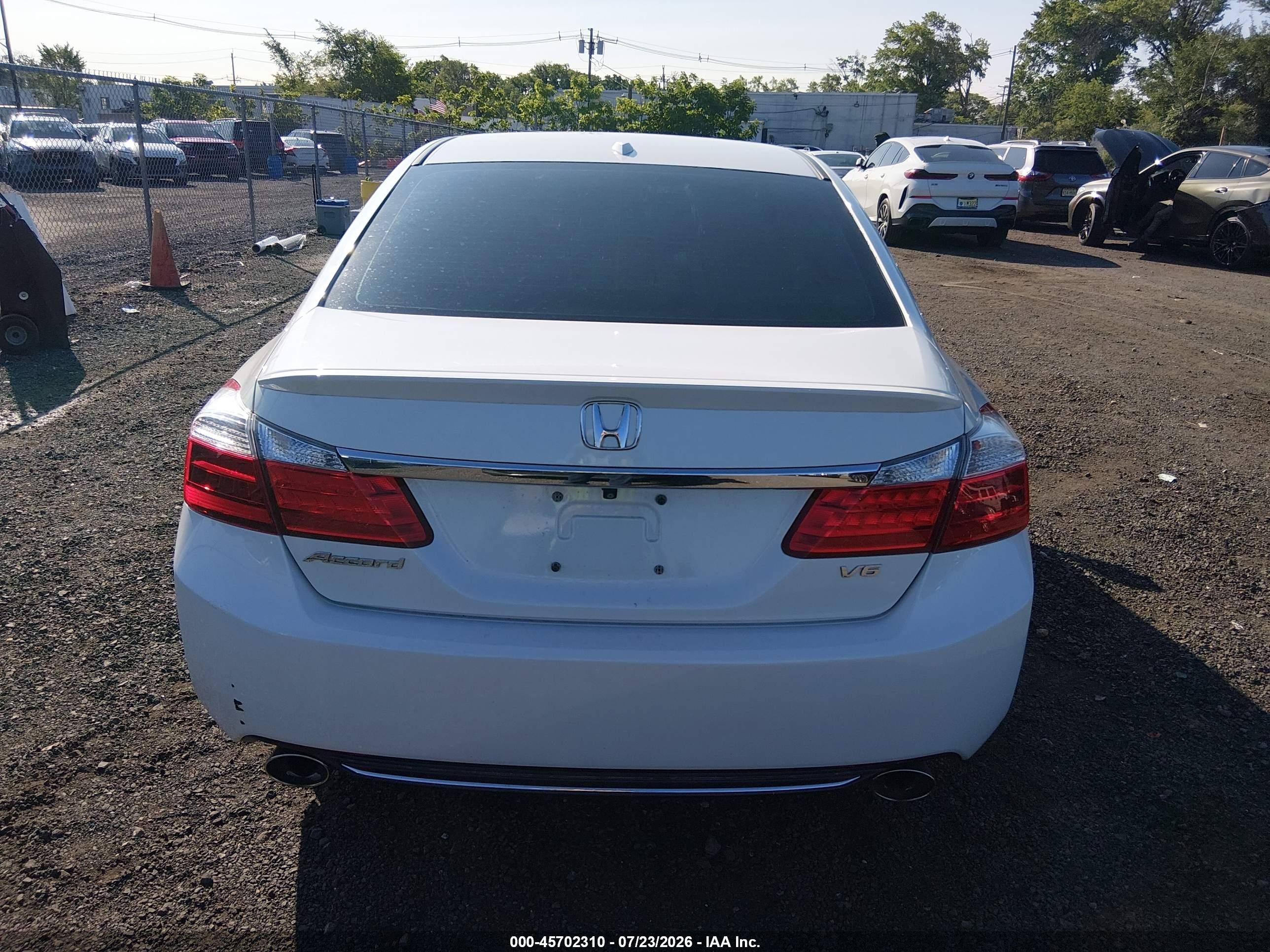 2015 Honda Accord Ex-l V-6 White vin: 1HGCR3F86FA026334