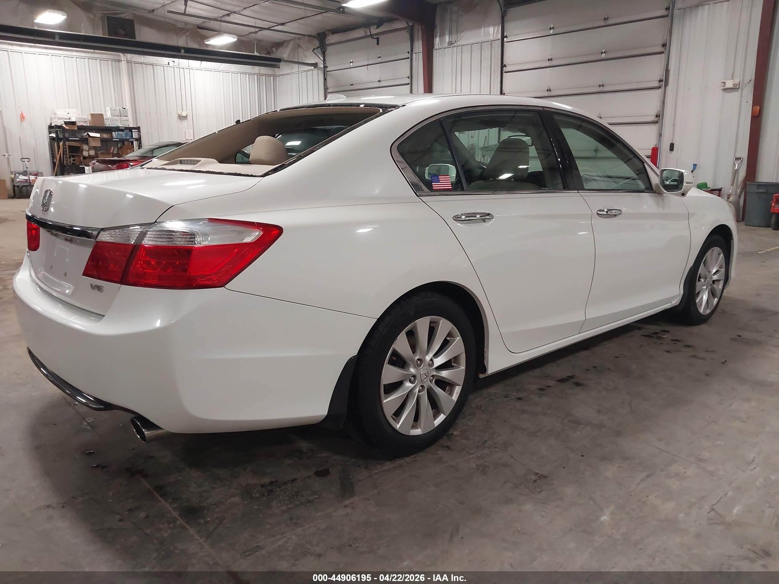 2013 Honda Accord Ex-l V-6 White vin: 1HGCR3F87DA000175