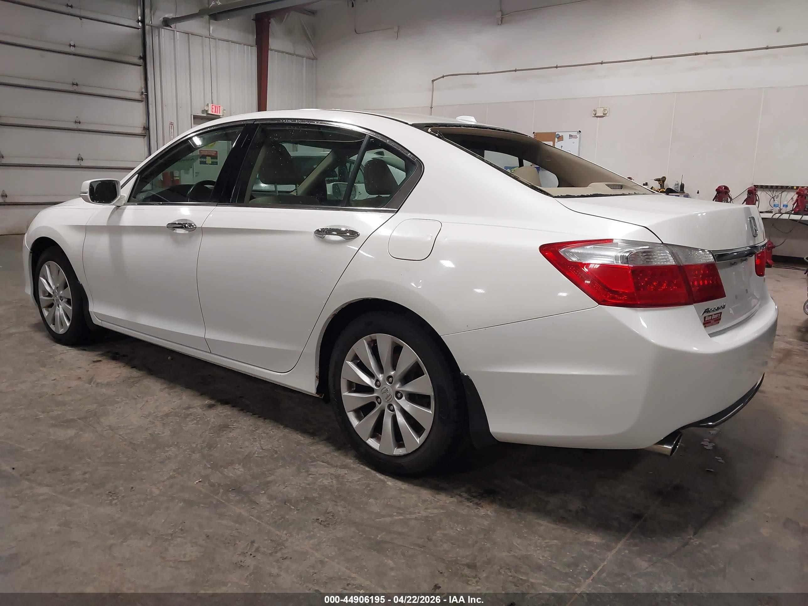 2013 Honda Accord Ex-l V-6 White vin: 1HGCR3F87DA000175
