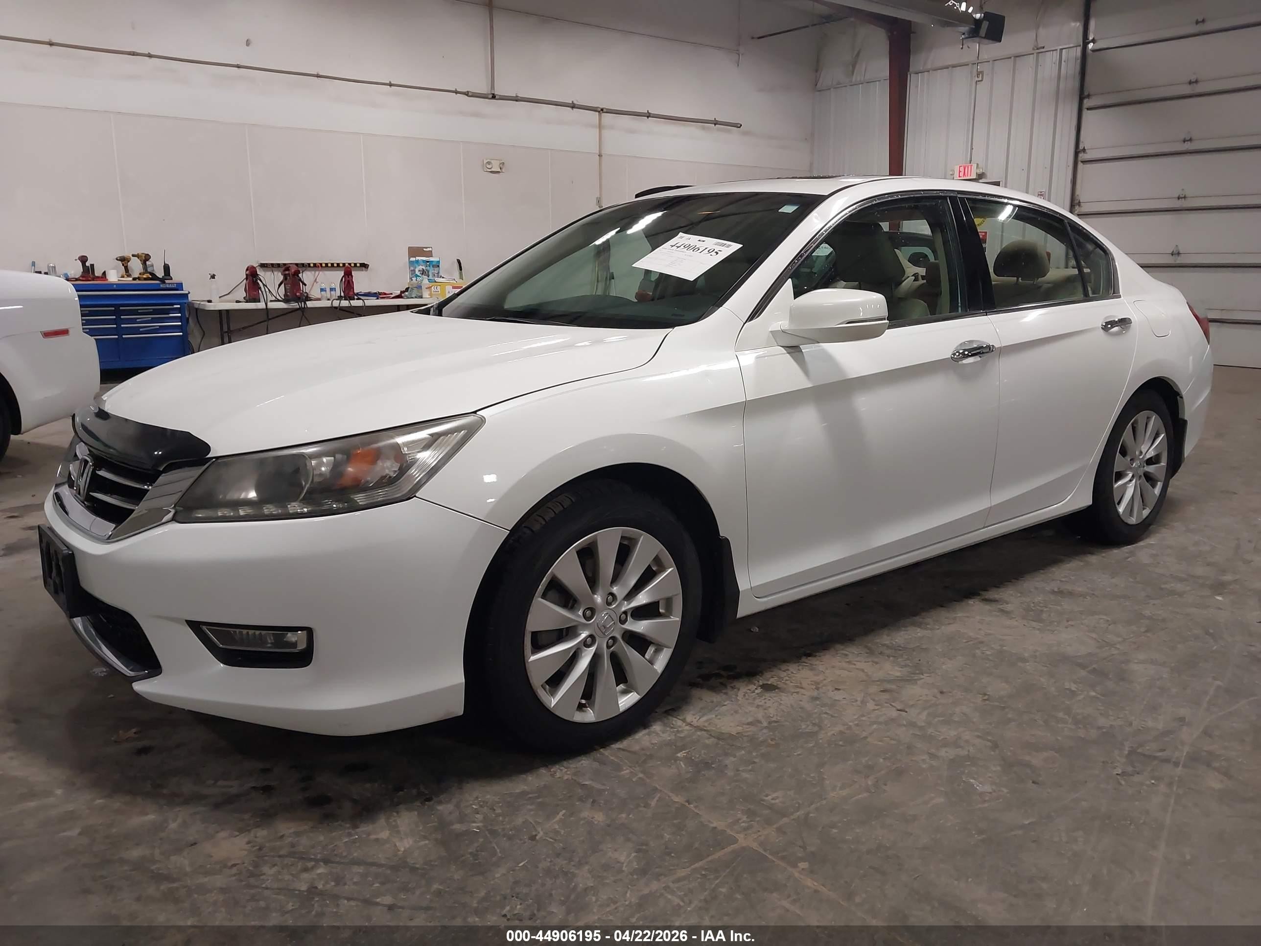 2013 Honda Accord Ex-l V-6 White vin: 1HGCR3F87DA000175