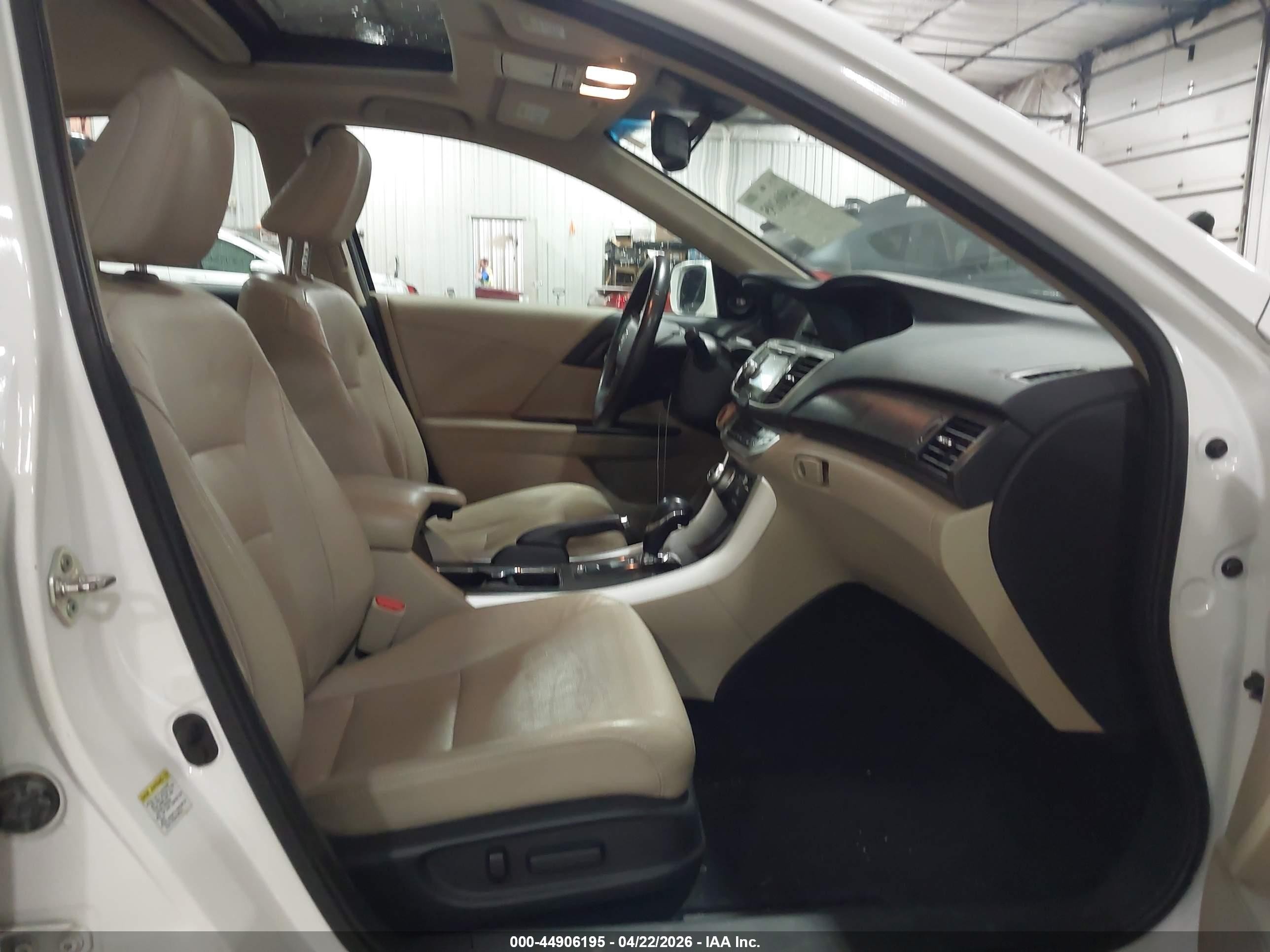 2013 Honda Accord Ex-l V-6 White vin: 1HGCR3F87DA000175