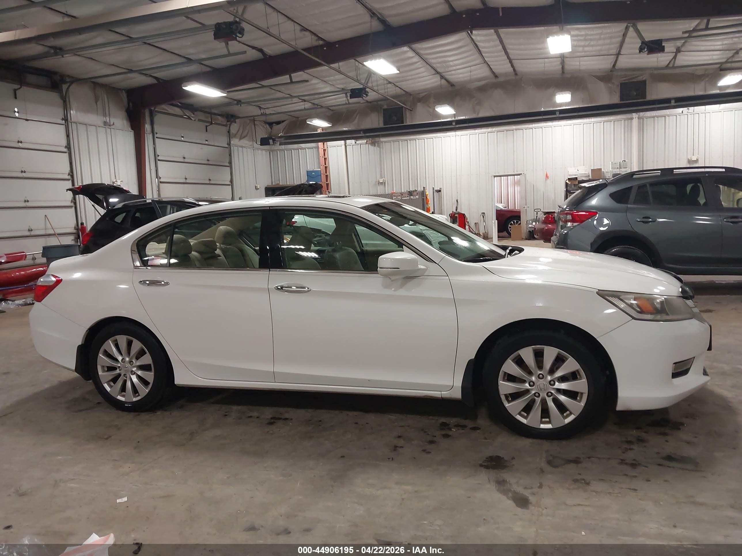 2013 Honda Accord Ex-l V-6 White vin: 1HGCR3F87DA000175