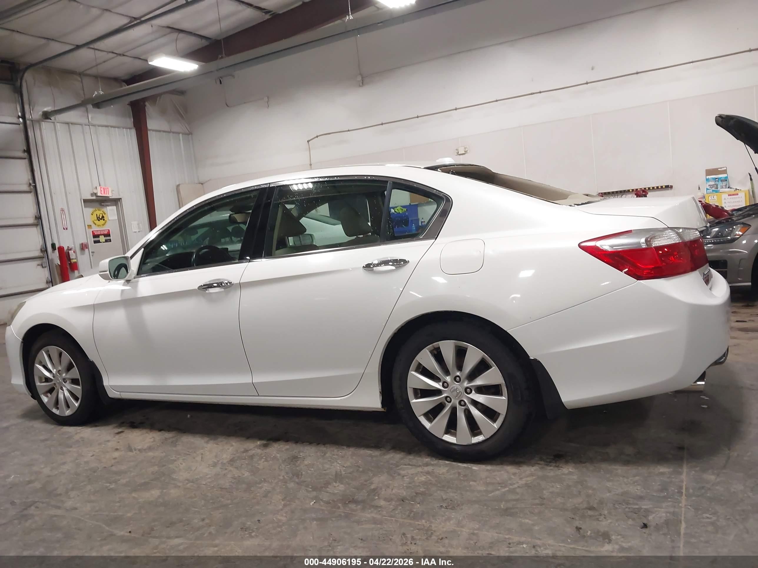 2013 Honda Accord Ex-l V-6 White vin: 1HGCR3F87DA000175